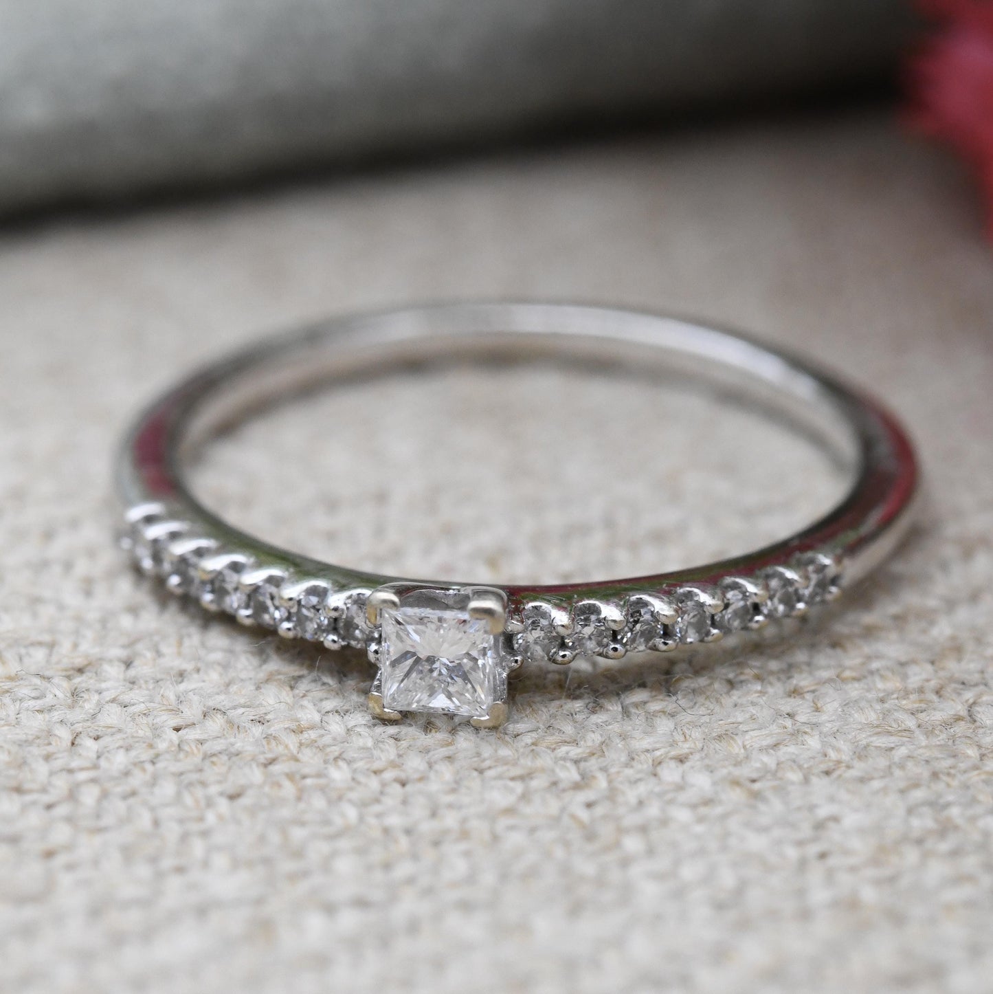 9ct White Gold Solitaire Ring with Pavé Side Stones - Clear Stone | Classic Engagement Ring Placeholder Ring | UK Size - P | US Size - 7 1/2