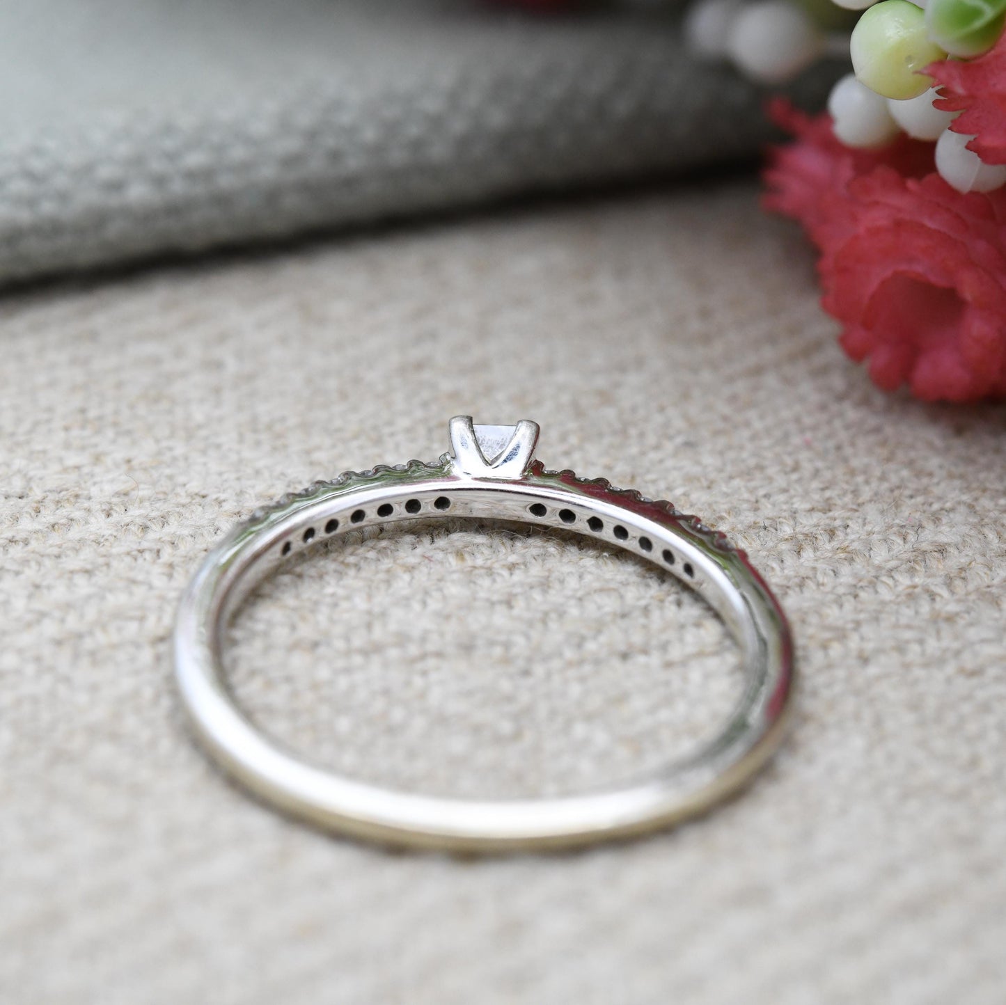 9ct White Gold Solitaire Ring with Pavé Side Stones - Clear Stone | Classic Engagement Ring Placeholder Ring | UK Size - P | US Size - 7 1/2