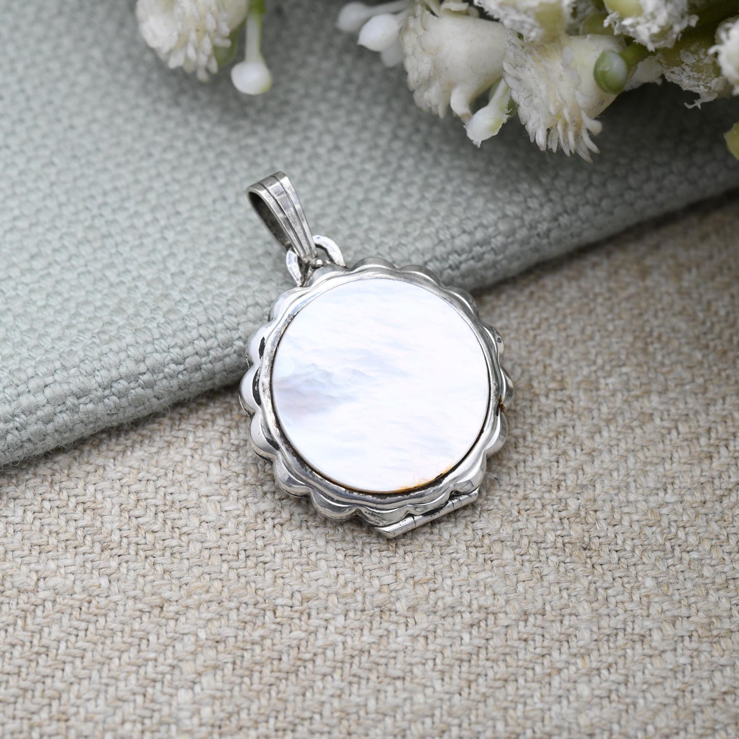 Vintage K&L Sterling Silver Locket Pendant with Mother of Peal Flower Design Kordes and Lichtenfels - Round Locket Charm for Necklace Stack