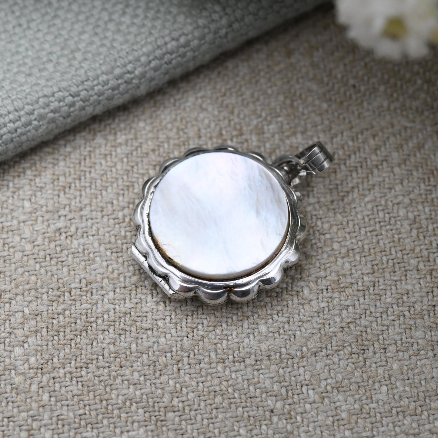 Vintage K&L Sterling Silver Locket Pendant with Mother of Peal Flower Design Kordes and Lichtenfels - Round Locket Charm for Necklace Stack