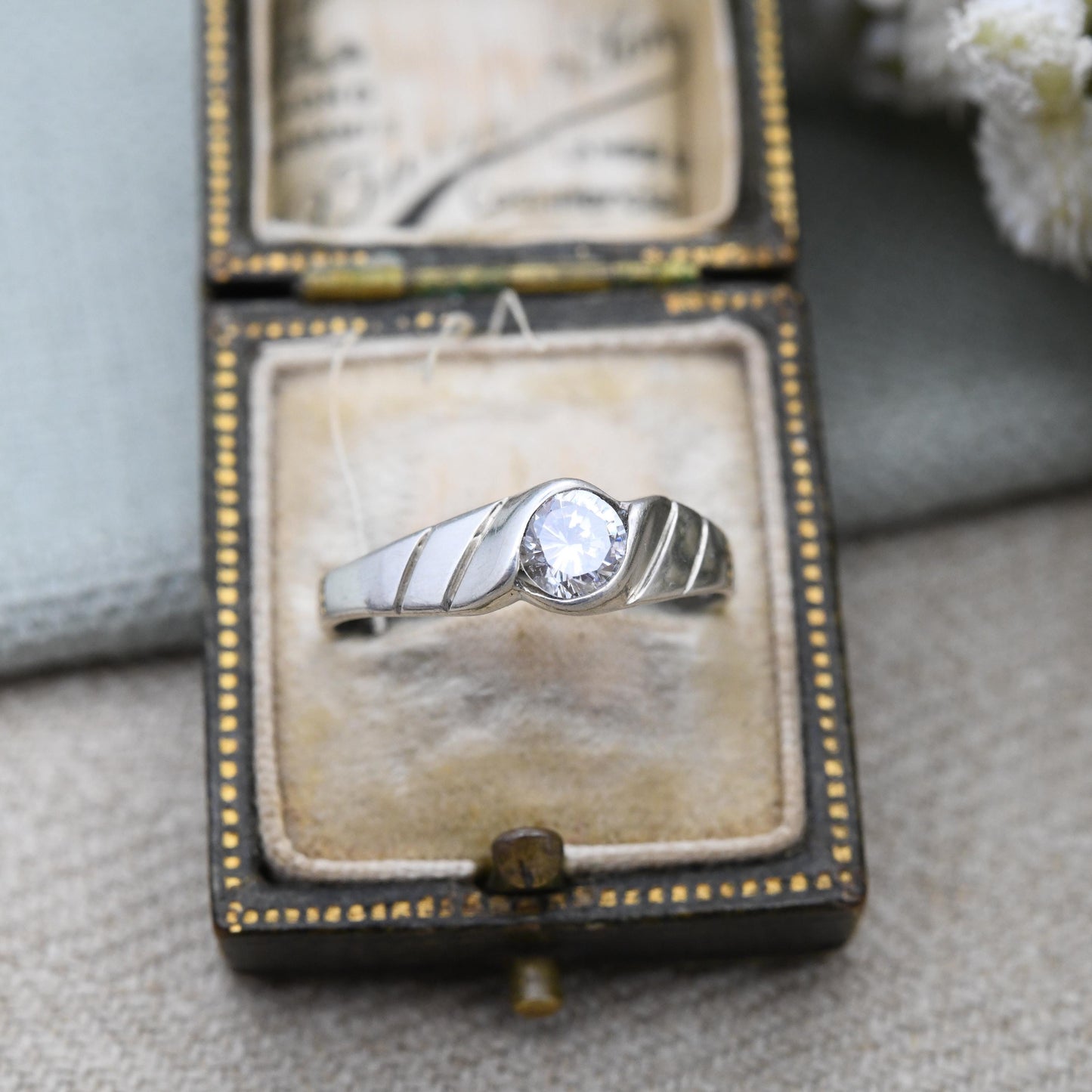 Vintage Sterling Silver Solitaire Ring Large Round CZ - Faceted White Stone Textured Twist Shoulders | UK Size - R | US Size - 8 3/4