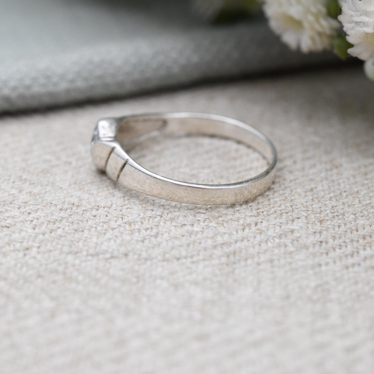 Vintage Sterling Silver Solitaire Ring Large Round CZ - Faceted White Stone Textured Twist Shoulders | UK Size - R | US Size - 8 3/4