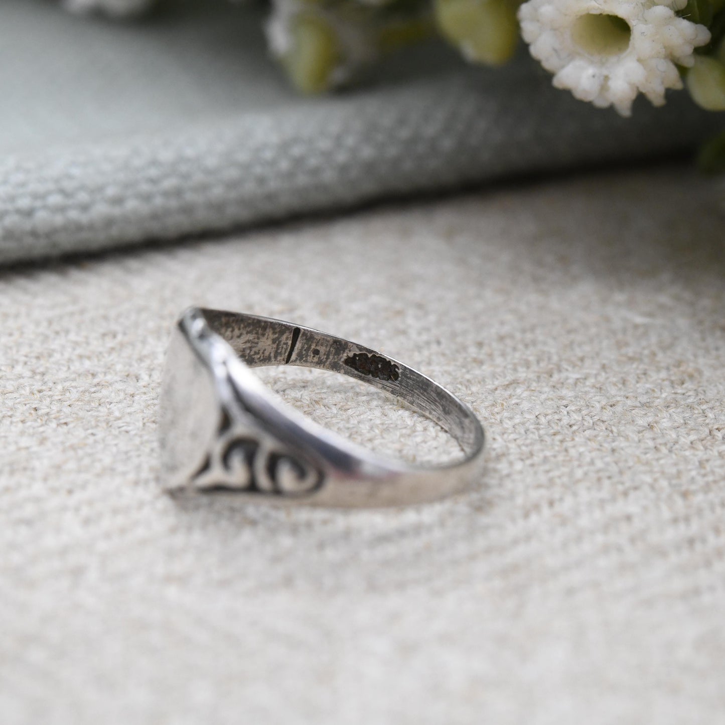 Vintage Sterling Silver Heart Signet Ring with Scrolling Shoulders - Everyday Silver Love Heart Jewellery Gift | UK Size - K US Size - 5 1/4