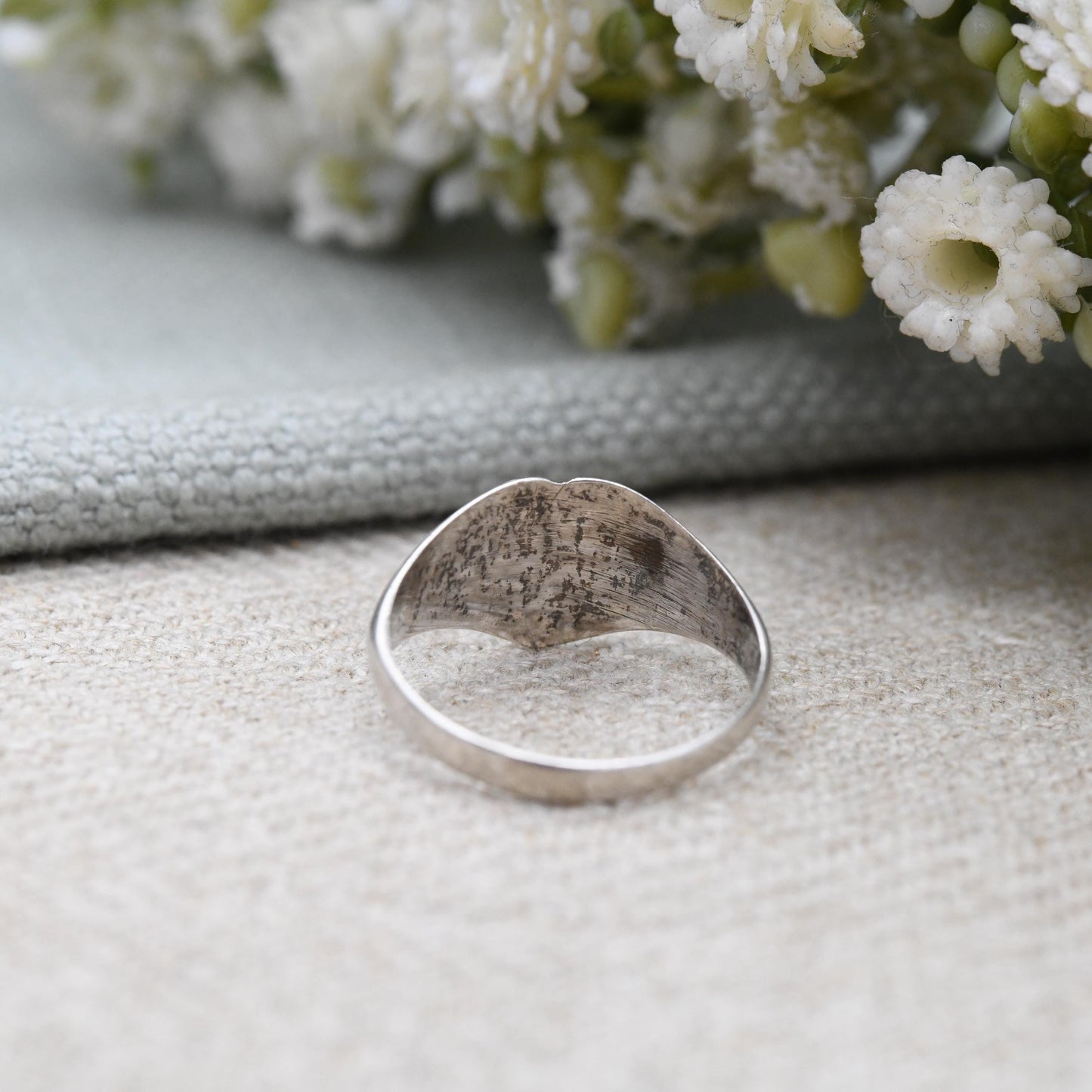 Vintage Sterling Silver Heart Signet Ring with Scrolling Shoulders - Everyday Silver Love Heart Jewellery Gift | UK Size - K US Size - 5 1/4