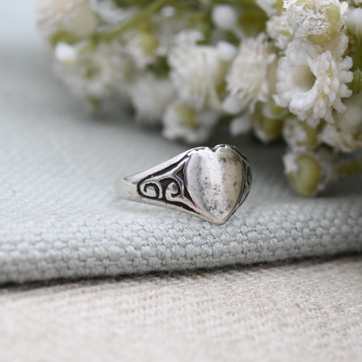Vintage Sterling Silver Heart Signet Ring with Scrolling Shoulders - Everyday Silver Love Heart Jewellery Gift | UK Size - K US Size - 5 1/4