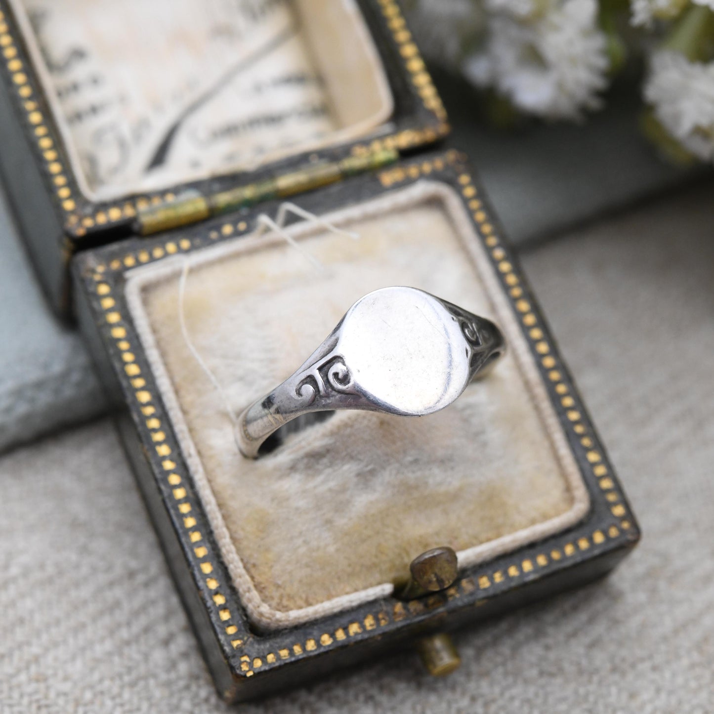 Vintage Sterling Silver Signet Ring - Mid-Century Unisex Ring Scrolling Pattern Everyday Middle Finger Ring | UK Size - P | US Size - 7 3/4