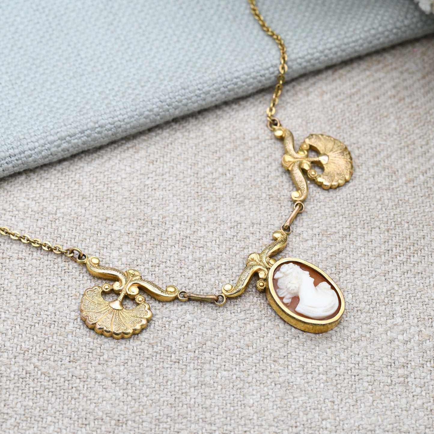 Vintage Rolled Gold Shell Cameo Necklace with Scallop Fan Detail Panels c. 1960 - Mid-Century Textured Costume Jewellery Neoclassical Design