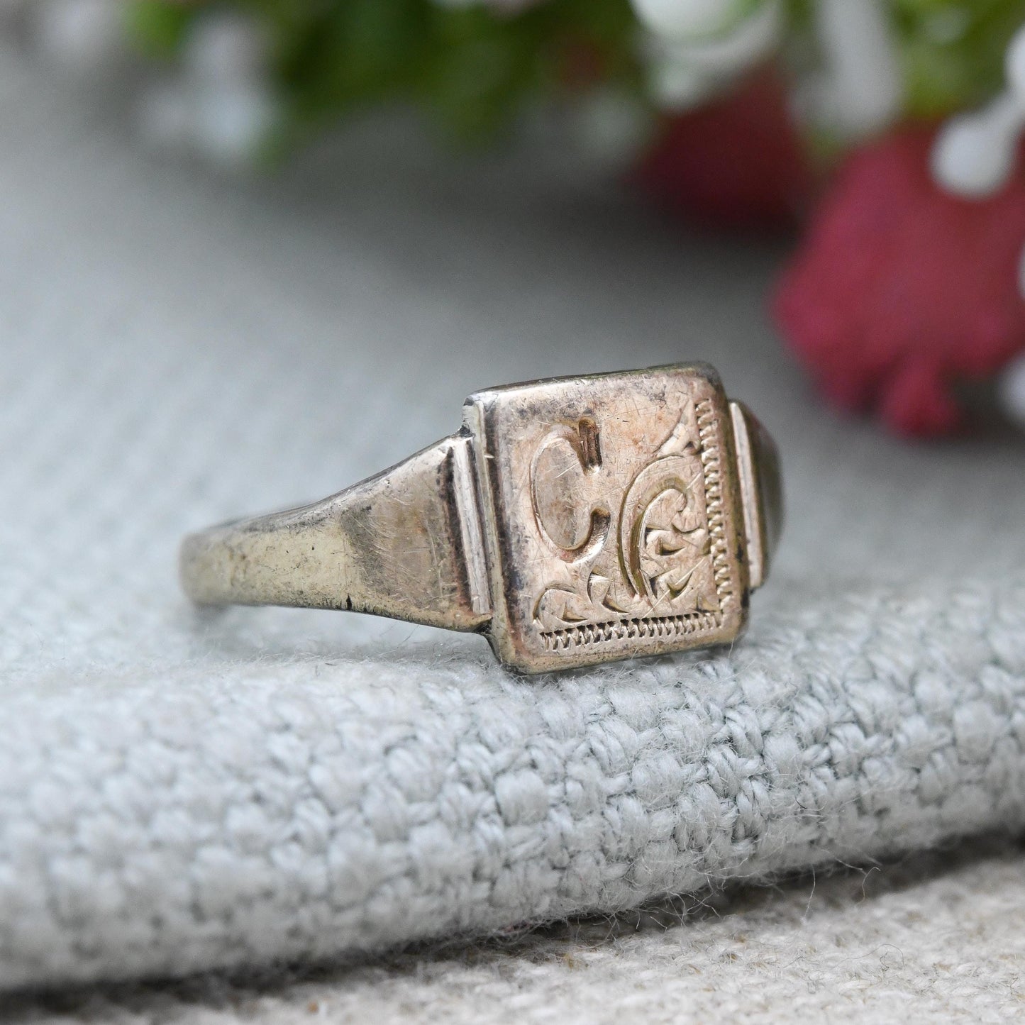 Vintage 9ct Gold Plated Sterling Silver Signet Ring Letter C Engraved - Scrolling Design Unisex Pinkie | Small UK Size - G | US Size - 3 1/2