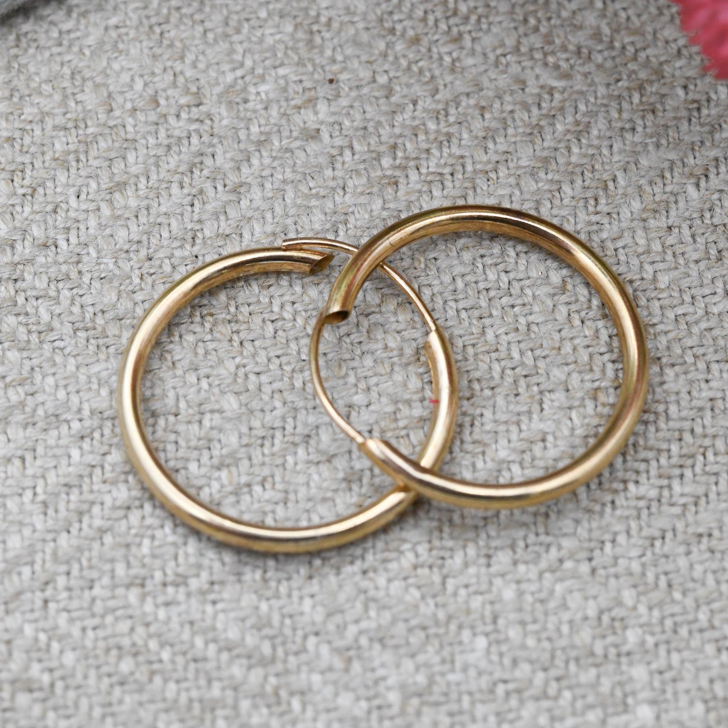 Vintage 9ct Gold Hoop Earrings Design - Minimal Hollow Hoops | Pretty Gold Jewellery Gift for Her | Everyday Gold Jewellery | 19mm Diameter