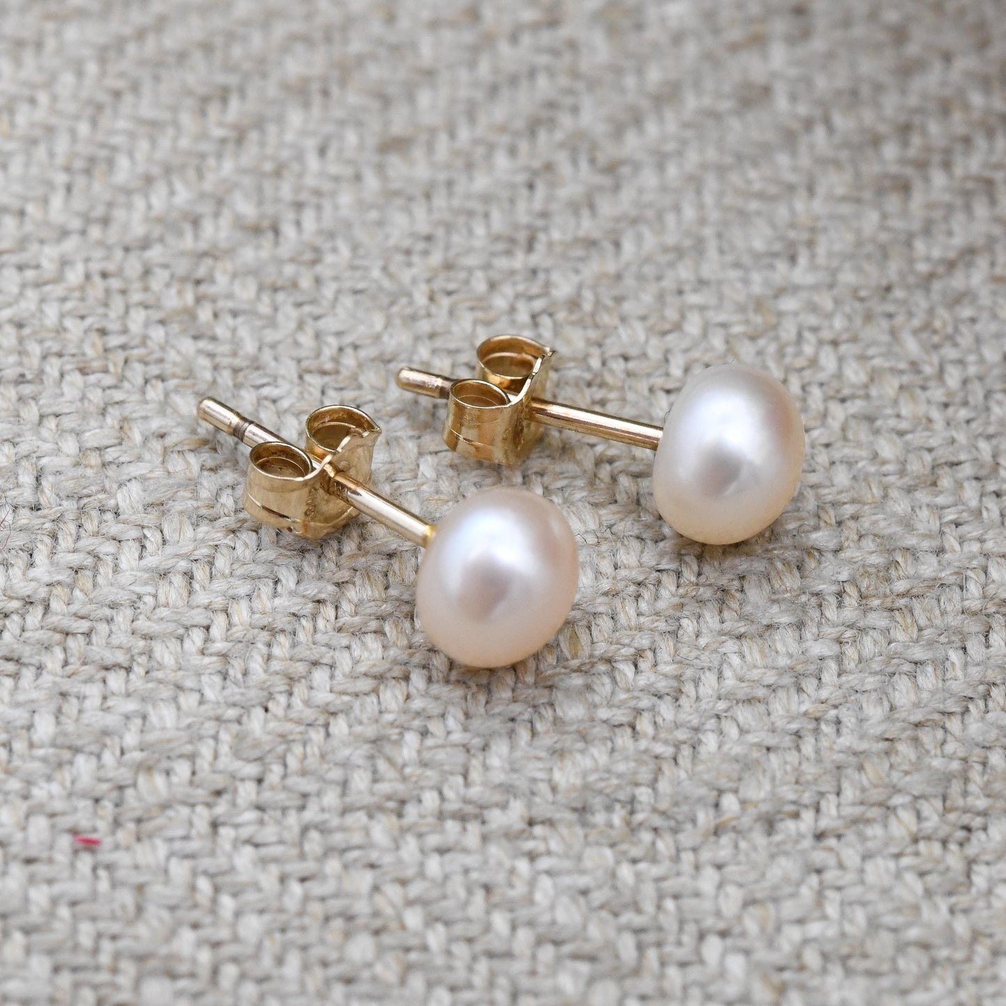 Vintage 10ct Gold Pearl Stud Earrings WW - Minimalist White Cultured Pearl Round Ball Earrings | Everyday Studs Jewellery for Her