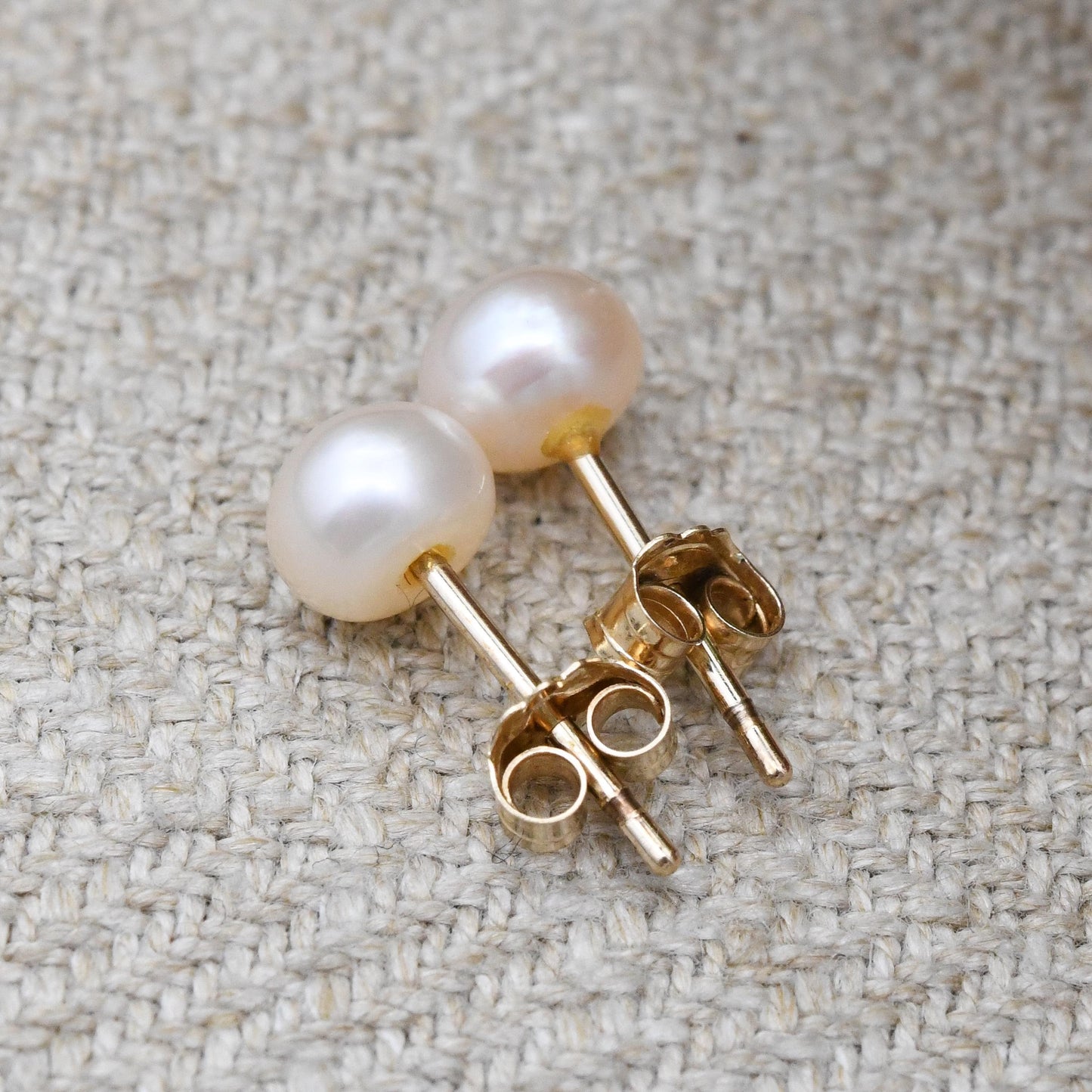 Vintage 10ct Gold Pearl Stud Earrings WW - Minimalist White Cultured Pearl Round Ball Earrings | Everyday Studs Jewellery for Her