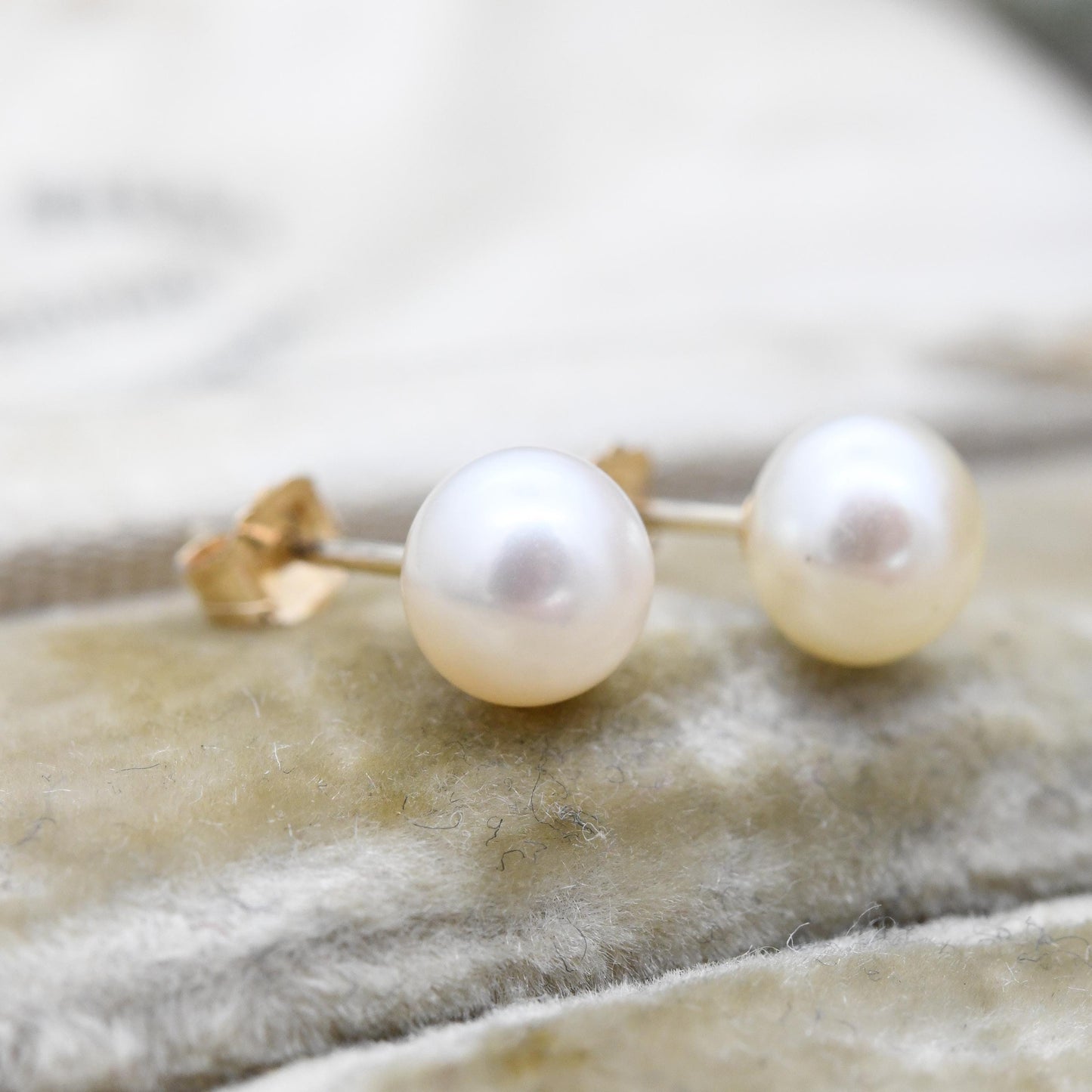 Vintage 9ct Gold Pearl Stud Earrings 2000 Hallmarks - QVC Gemstone Minimalist White Cultured Pearl Round Earrings | Everyday Studs Jewellery