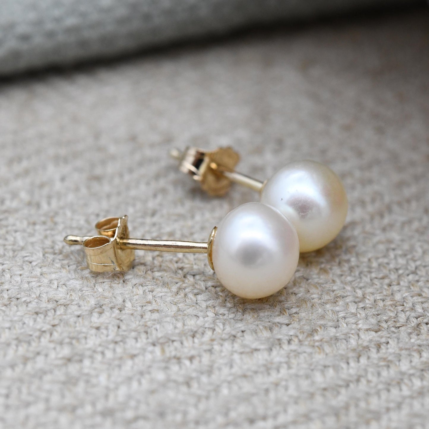 Vintage 9ct Gold Pearl Stud Earrings 2000 Hallmarks - QVC Gemstone Minimalist White Cultured Pearl Round Earrings | Everyday Studs Jewellery