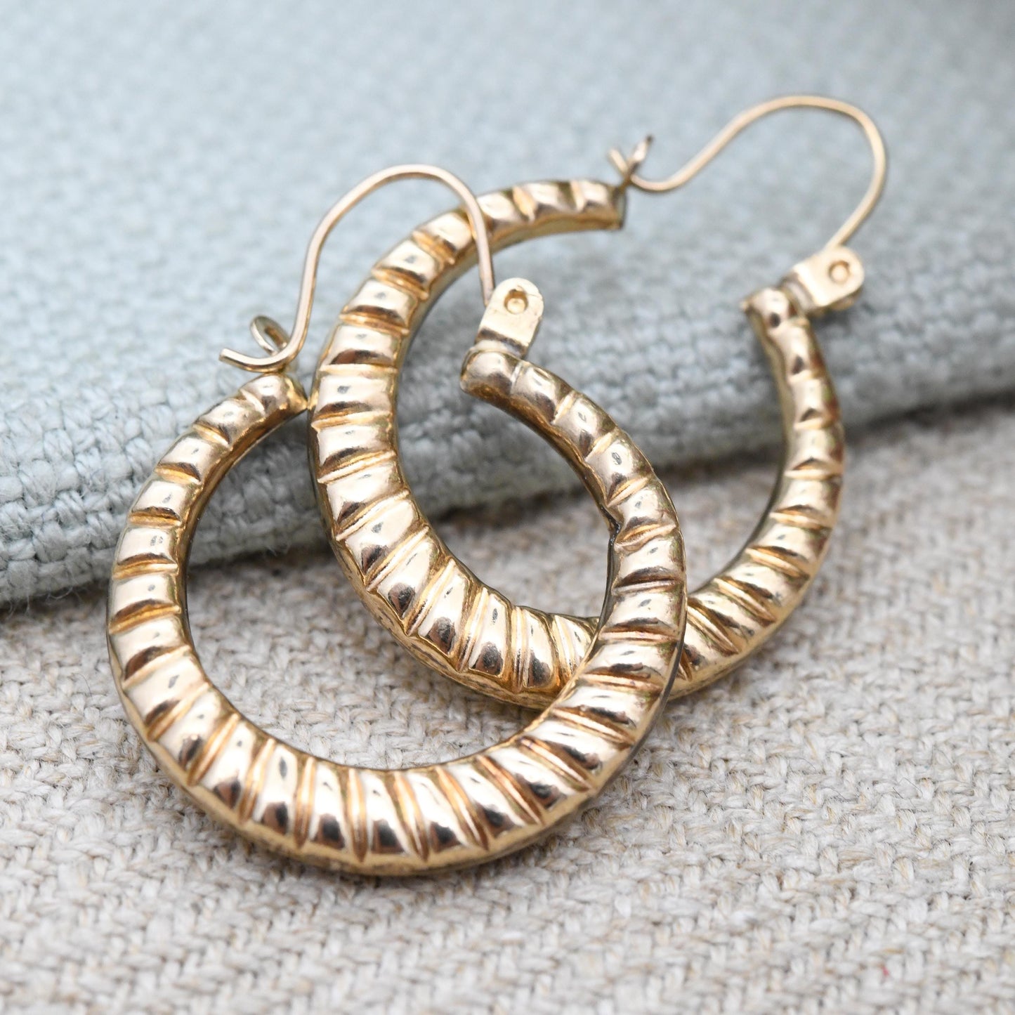 Vintage 9ct Gold Textured Hoop Earrings c. 1980s 1990s - Patterned Round Circle Hoops | Minimal Everyday Hoops Mid-Century Style
