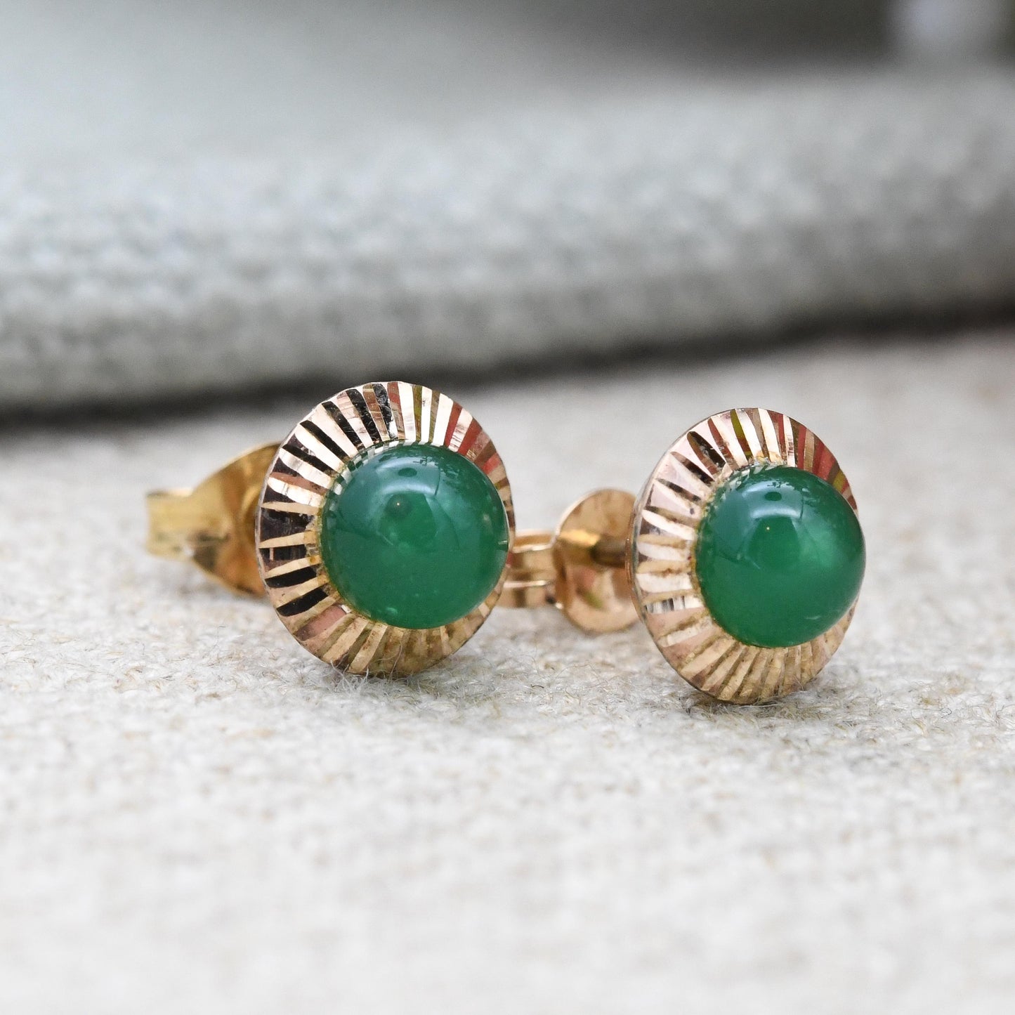 Vintage 9ct Gold Green Stone Stud Earrings c. 1960s - 7mm Circle Target Studs Patterned Frame Mounts | Pretty Everyday Gold Jewellery