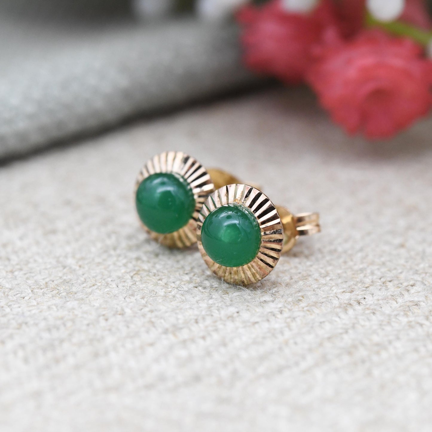 Vintage 9ct Gold Green Stone Stud Earrings c. 1960s - 7mm Circle Target Studs Patterned Frame Mounts | Pretty Everyday Gold Jewellery