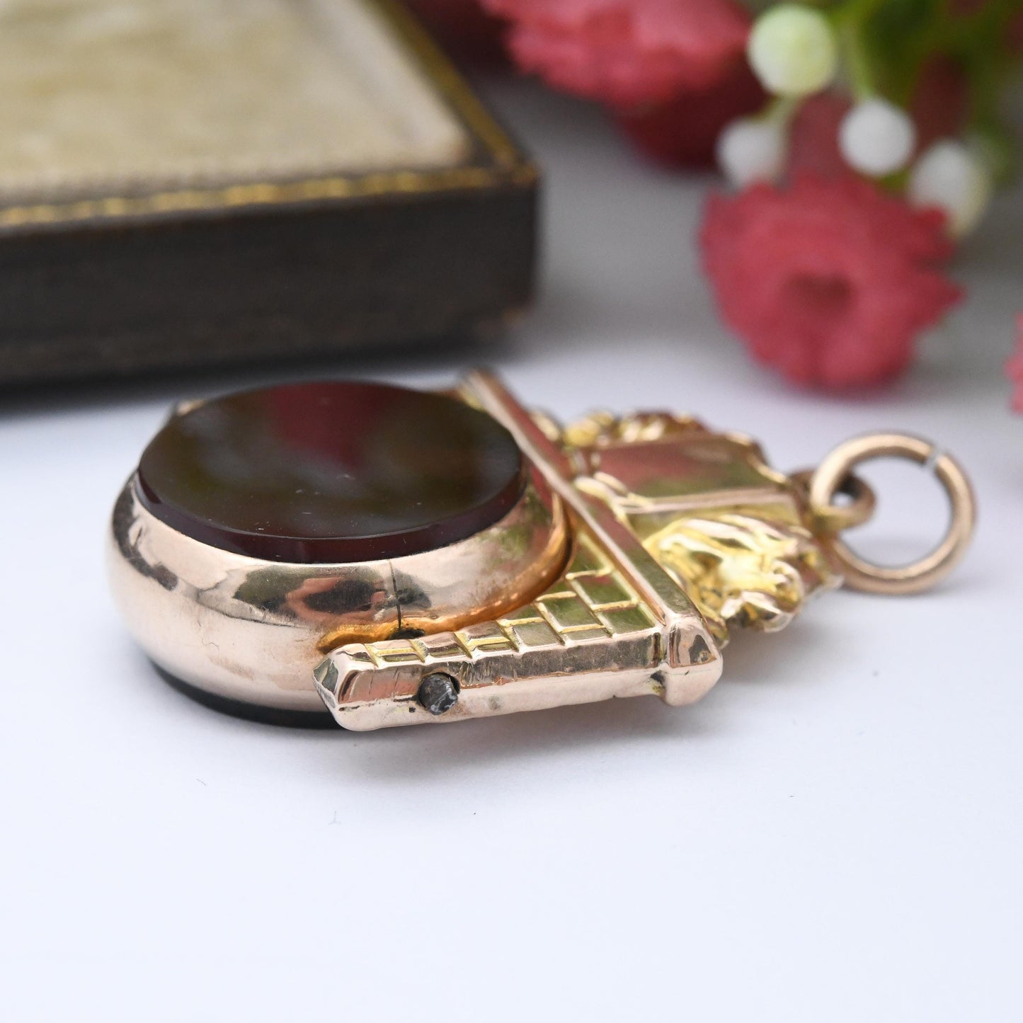 Antique 9ct Gold Gemstone Spinner Fob Pendant with Lion Heads Shield 1900 - Victorian Carnelian and Bloodstone Watch Fob for Charm Necklace