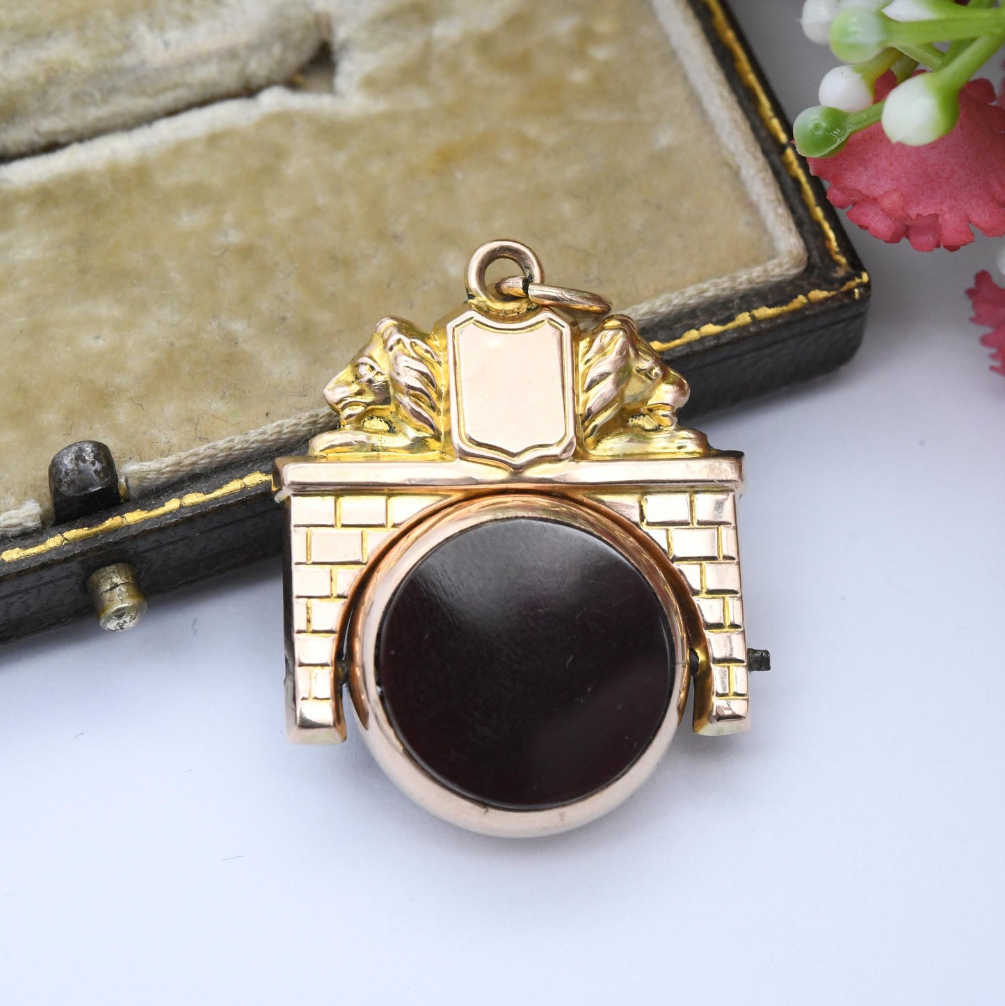 Antique 9ct Gold Gemstone Spinner Fob Pendant with Lion Heads Shield 1900 - Victorian Carnelian and Bloodstone Watch Fob for Charm Necklace