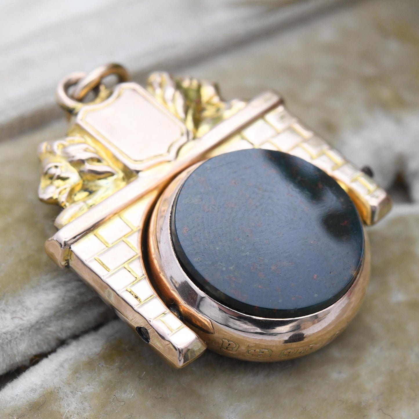Antique 9ct Gold Gemstone Spinner Fob Pendant with Lion Heads Shield 1900 - Victorian Carnelian and Bloodstone Watch Fob for Charm Necklace