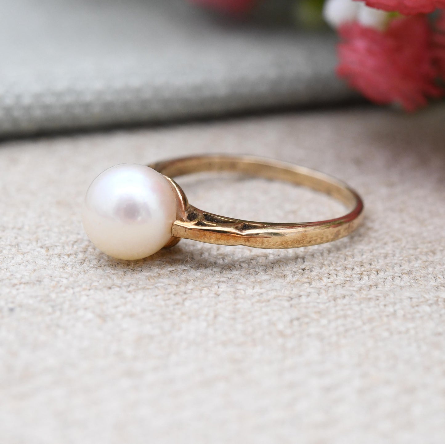 Vintage 9ct Gold Pearl Solitaire Ring - Mid-Century Large White Stone | Stylish 1970s Real Pearl Jewellery | UK Size - M 1/2 US Size - 6 1/4