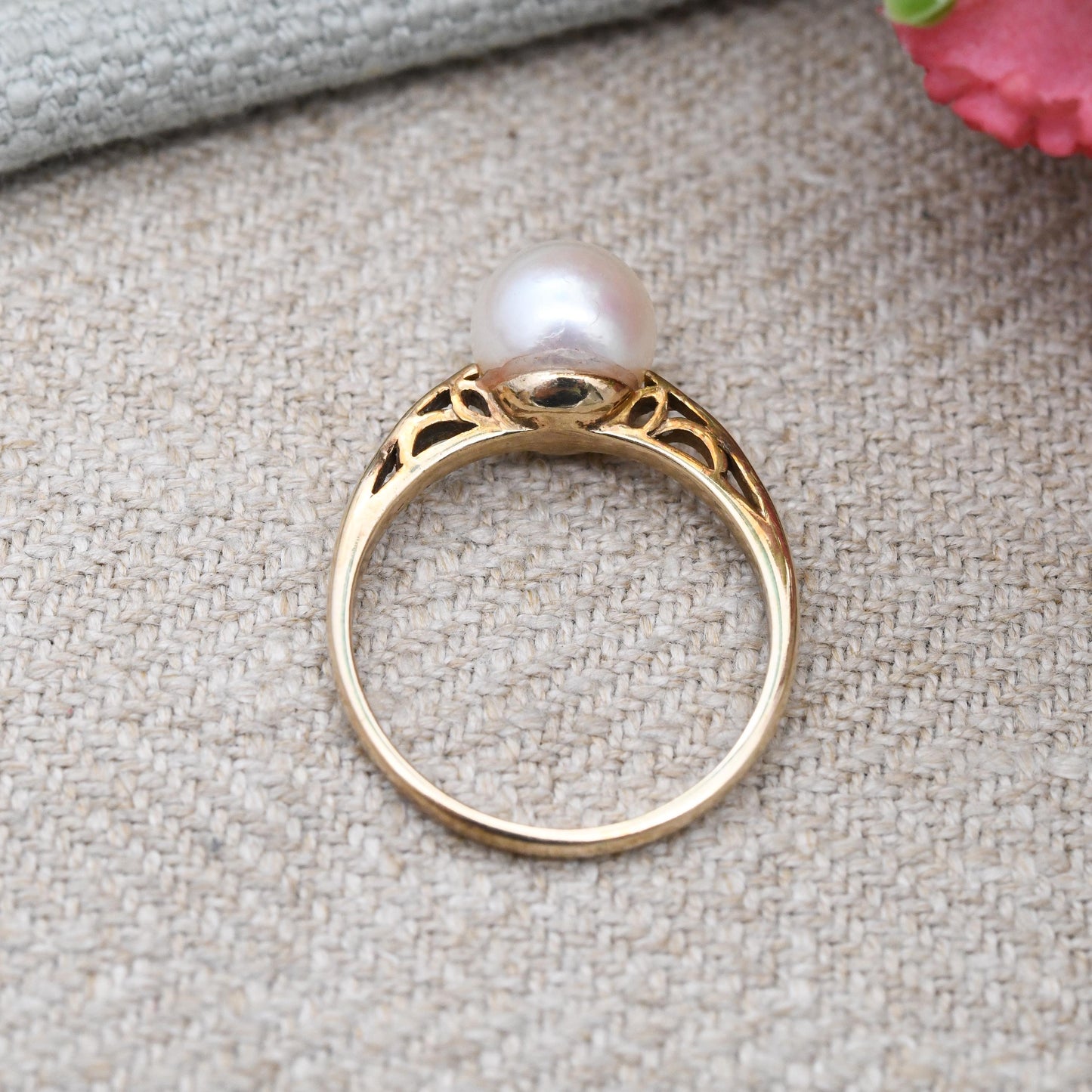 Vintage 9ct Gold Pearl Solitaire Ring - Mid-Century Large White Stone | Stylish 1970s Real Pearl Jewellery | UK Size - M 1/2 US Size - 6 1/4