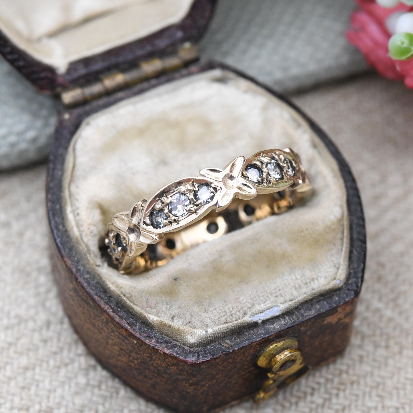 Vintage 9ct Gold Eternity Band Ring with Clear Stones 1960 - Crosses X Band Pretty Stacking Ring Mid-Century | UK Size - N 1/2 | US Size - 7