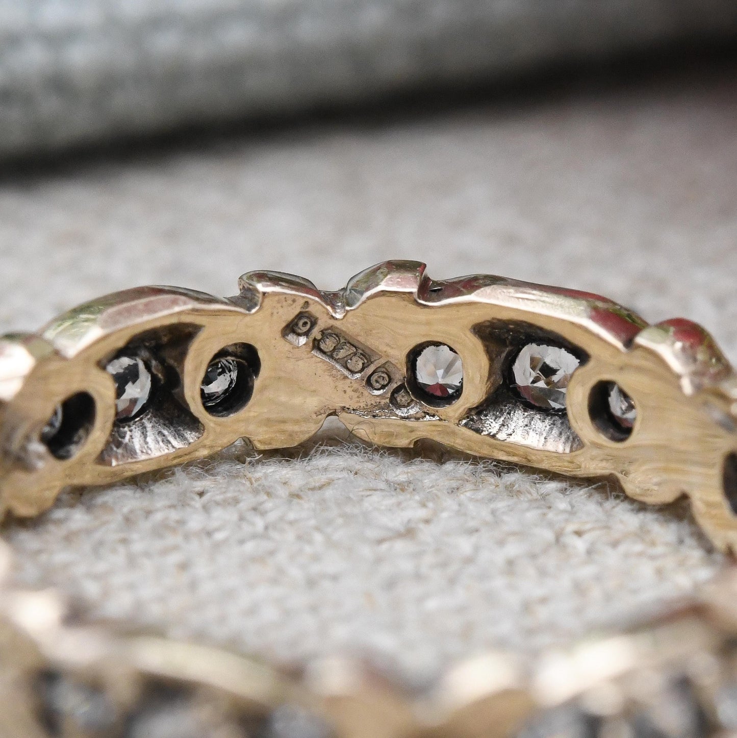 Vintage 9ct Gold Eternity Band Ring with Clear Stones 1960 - Crosses X Band Pretty Stacking Ring Mid-Century | UK Size - N 1/2 | US Size - 7