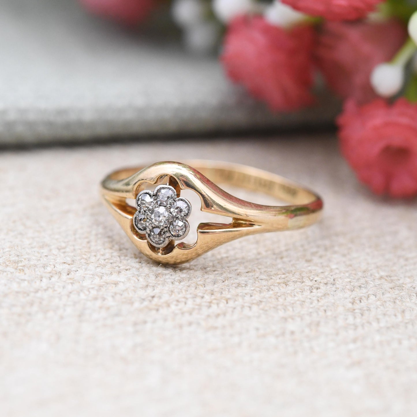 Antique 18ct Gold Diamond Daisy Ring c. 1910s Edwardian - 20th Century Pretty Floral Cluster Engagement Ring | UK Size - P 1/2 | US Size - 8