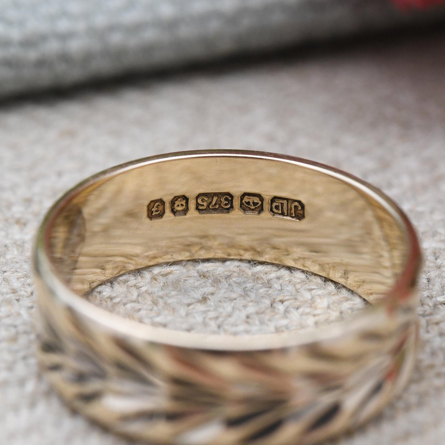 Vintage 9ct Gold Textured Band Ring 1980 - Unisex Diamond Cut Mid-Century Pinkie | Pretty Wedding Wide Band | UK Size - L | US Size - 5 3/4