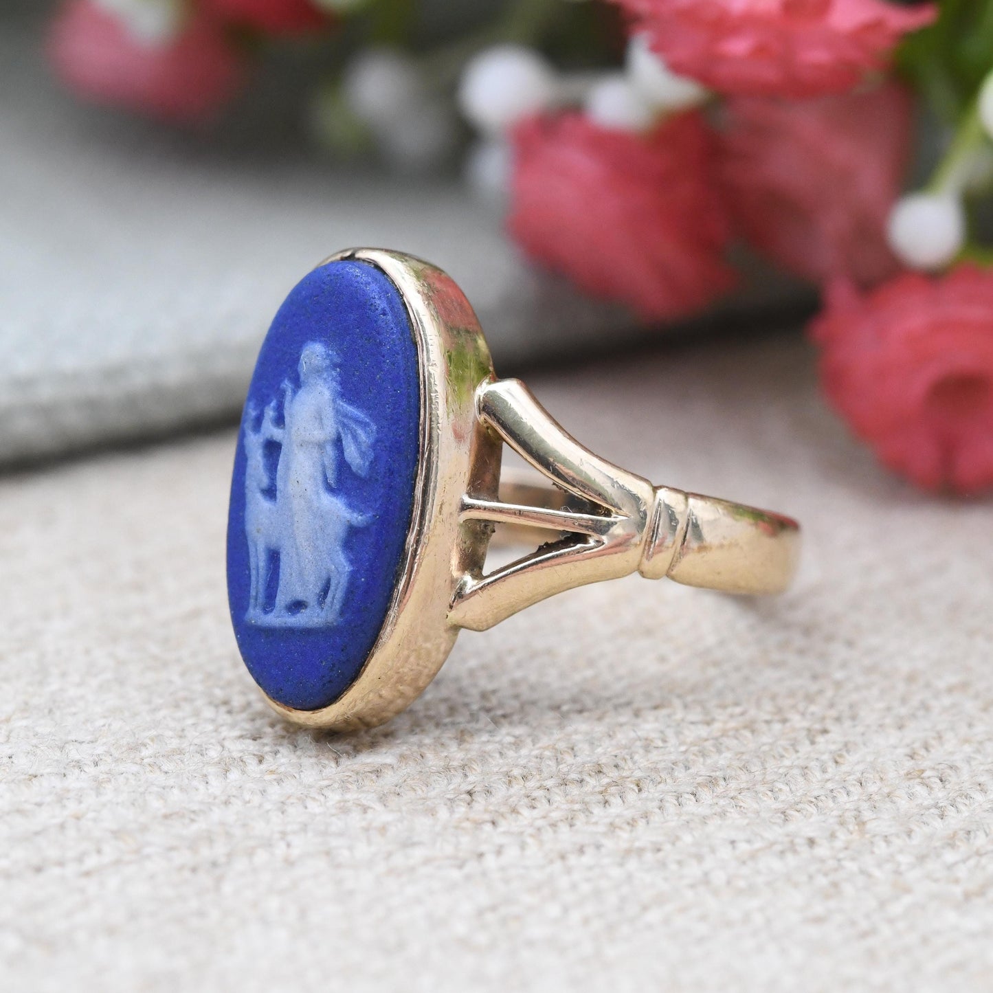 Vintage Wedgwood 9ct Gold Diana and Stag Cameo Ring Blue Jasperware c. 1930s - Roman God Diana the Huntress | UK Size - N | US Size - 6 3/4