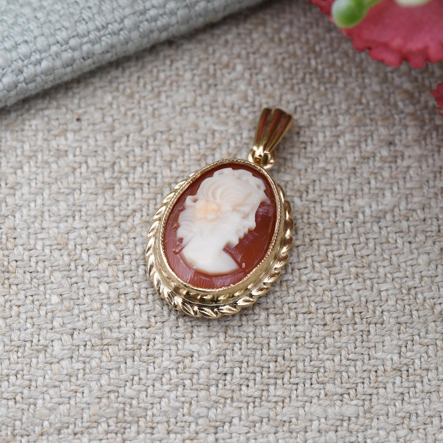 Vintage 9ct Gold Shell Cameo Pendant 1979 - Mid-Century Gold Charm | Classical Profile | Carved Shell Jewellery for Charm Necklace