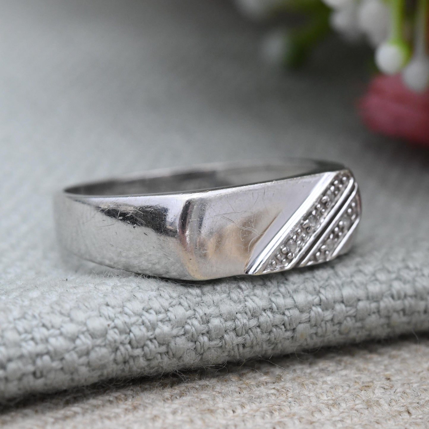 Vintage 9ct White Gold Signet Ring with CZ Stones - Unisex Solid Gold Jewellery Gift for Him Middle Finger Ring | UK Size - S | US Size - 9