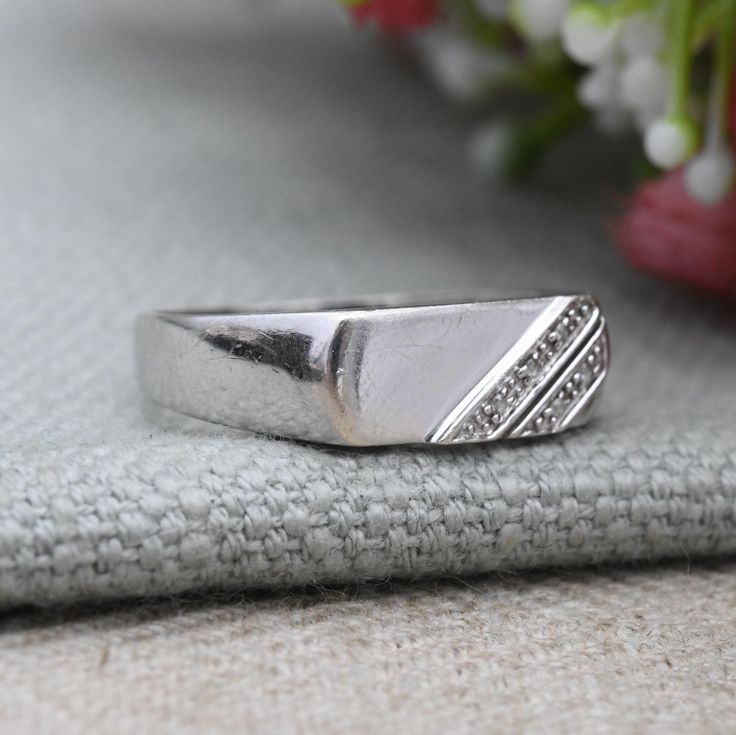 Vintage 9ct White Gold Signet Ring with CZ Stones - Unisex Solid Gold Jewellery Gift for Him Middle Finger Ring | UK Size - S | US Size - 9