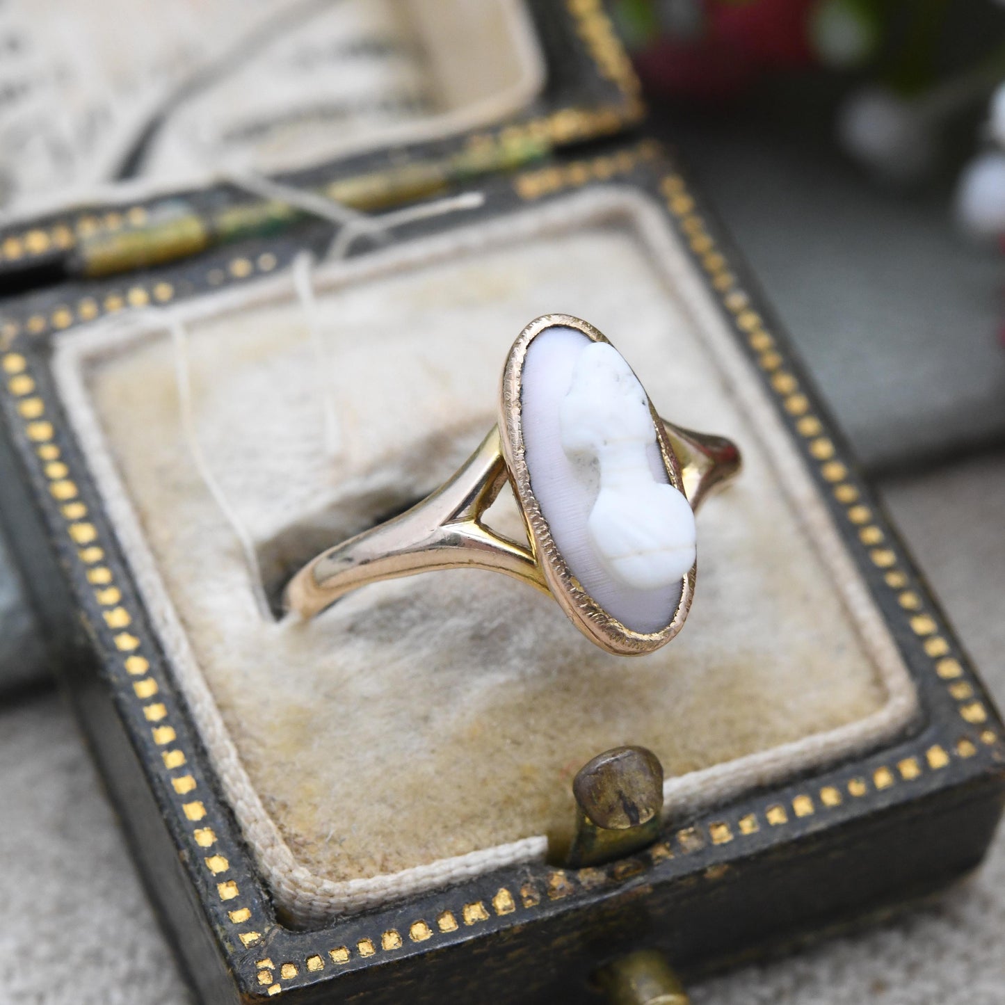 Vintage 10ct Gold Cameo Ring Angel Skin Coral Pale Pink Shell High Relief Carved Portrait - Oval Shell Bust | UK Size - N | US Size - 6 3/4