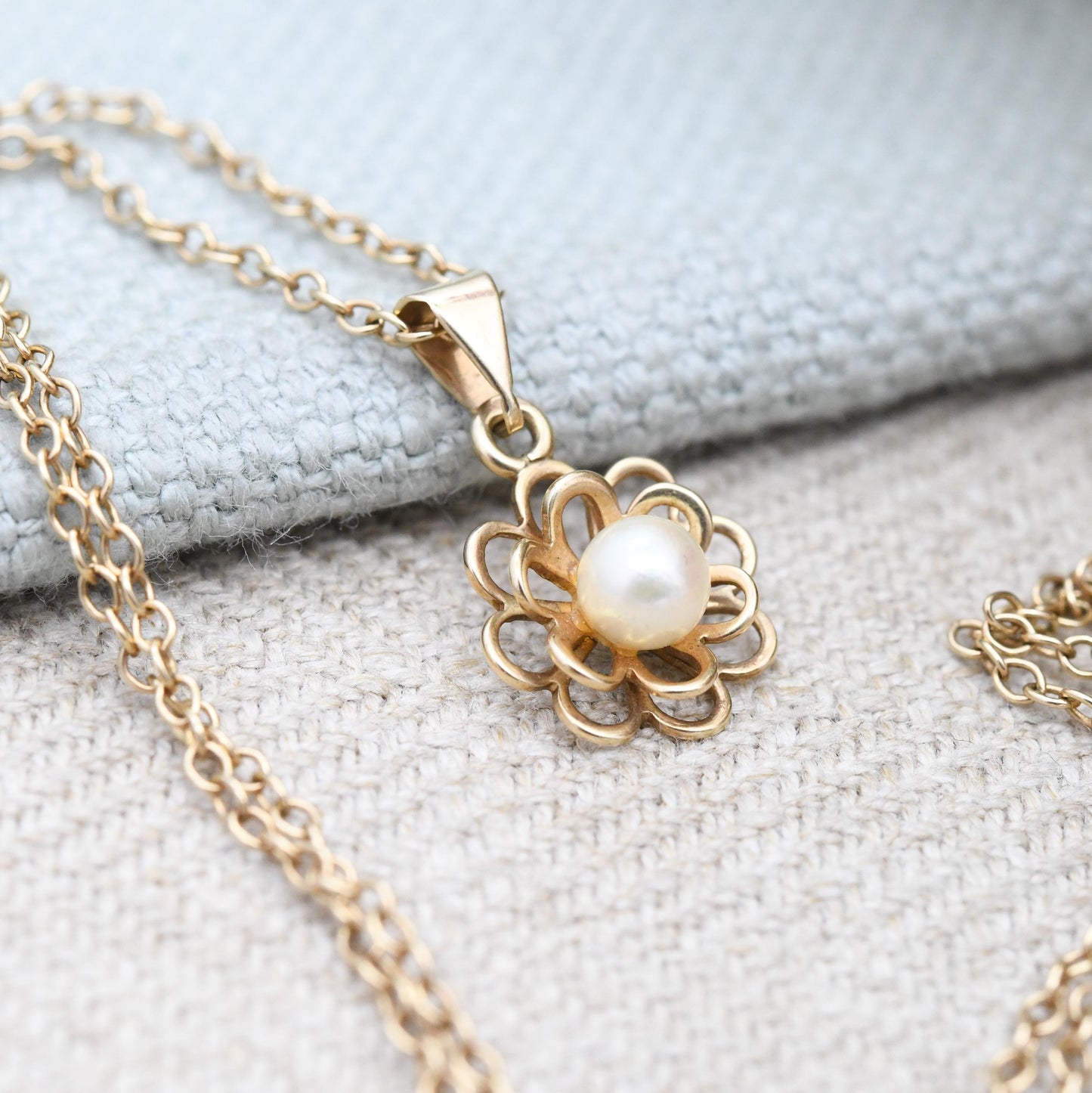 Vintage 9ct Gold Pearl Flower Pendant Necklace - Pretty Solid Gold Necklace Charm Gemstone Gift for June Birthday Birthstone | Cable Chain
