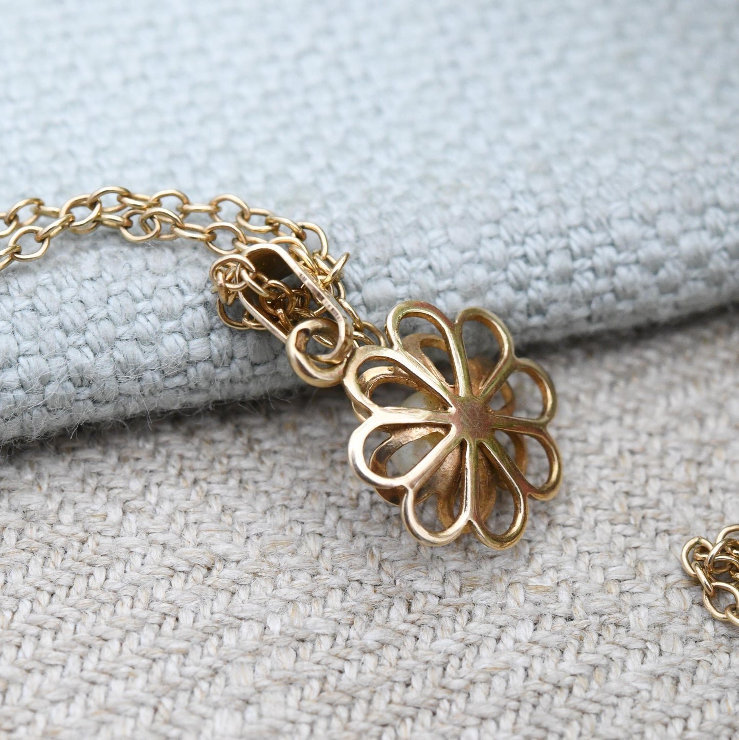 Vintage 9ct Gold Pearl Flower Pendant Necklace - Pretty Solid Gold Necklace Charm Gemstone Gift for June Birthday Birthstone | Cable Chain