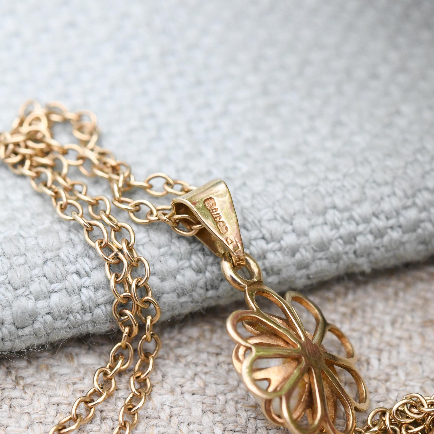 Vintage 9ct Gold Pearl Flower Pendant Necklace - Pretty Solid Gold Necklace Charm Gemstone Gift for June Birthday Birthstone | Cable Chain