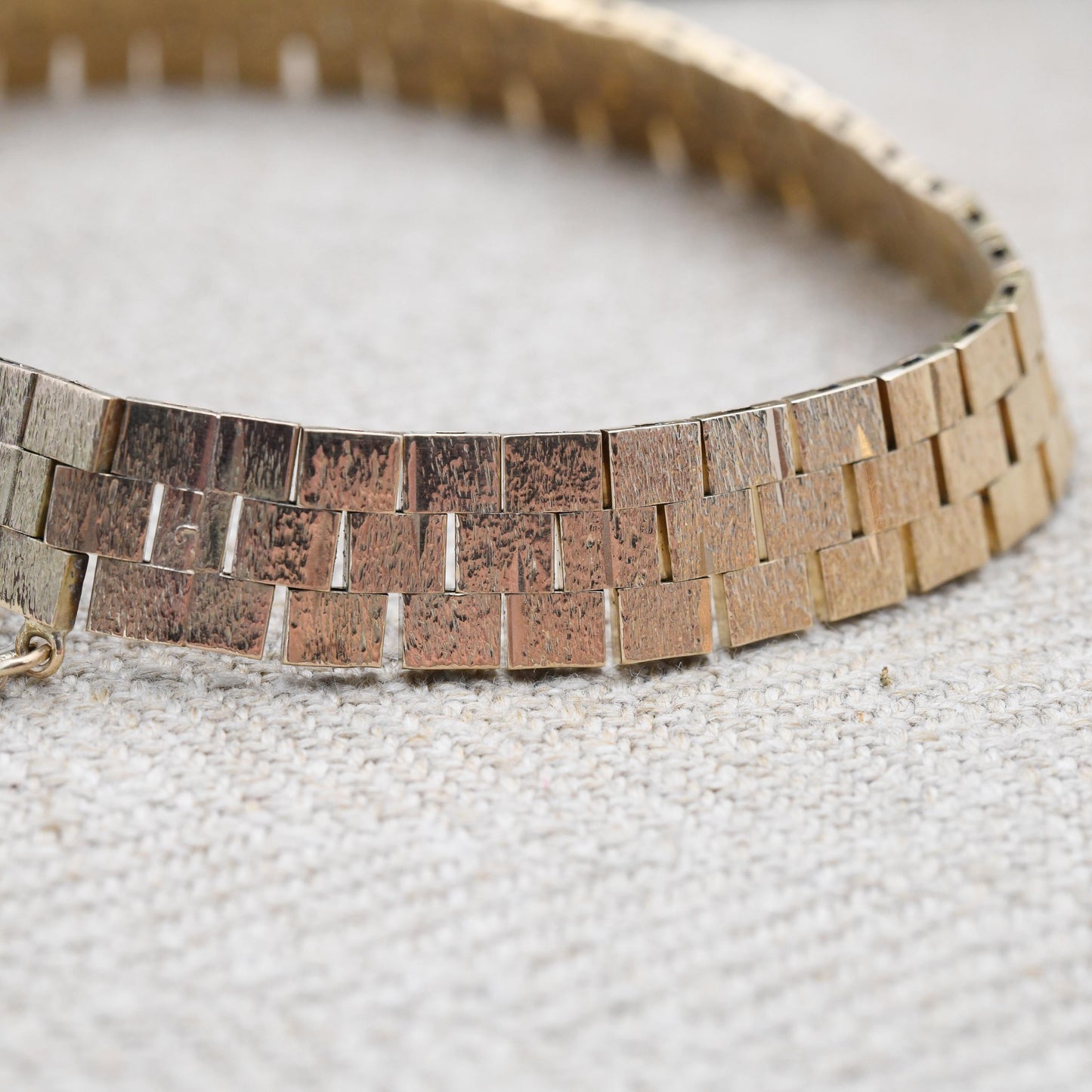 Vintage 9ct Gold Bracelet Brick Link c. 1980 - Flexible Liquid Link | Brushed Textured Yellow Gold | Unisex Solid Gold Jewellery Gift | 19cm