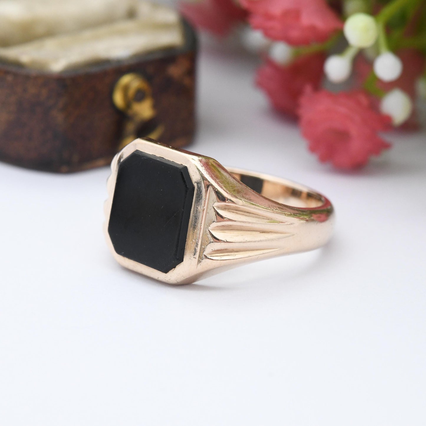 Vintage 9ct Gold Onyx Signet Ring 1967 by W Wilkinson - Unisex Yellow Gold and Black Jewellery Gift for Him | UK Size - R 1/2 | US Size - 9