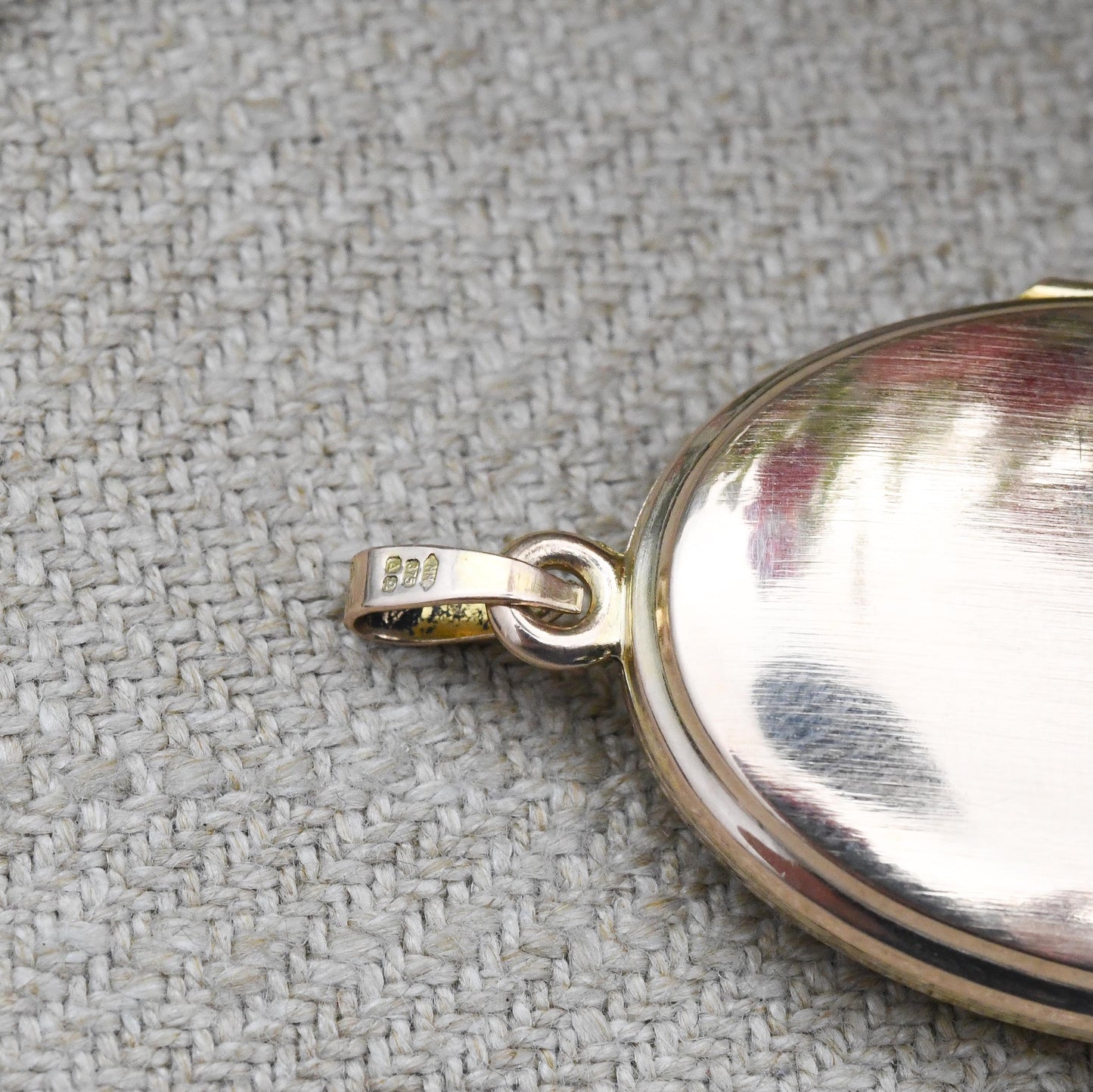 Vintage 9ct Gold Locket Pendant with Scrolling Floral Design 1990 - Large Oval Locket Necklace | Solid Yellow Gold Jewellery Gift for Her