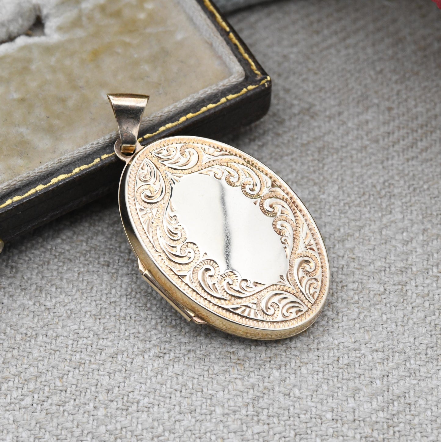 Vintage 9ct Gold Locket Pendant with Ornate Scrolling Design Border - Large Locket Necklace | Solid Yellow Gold Sentimental Gift for Her