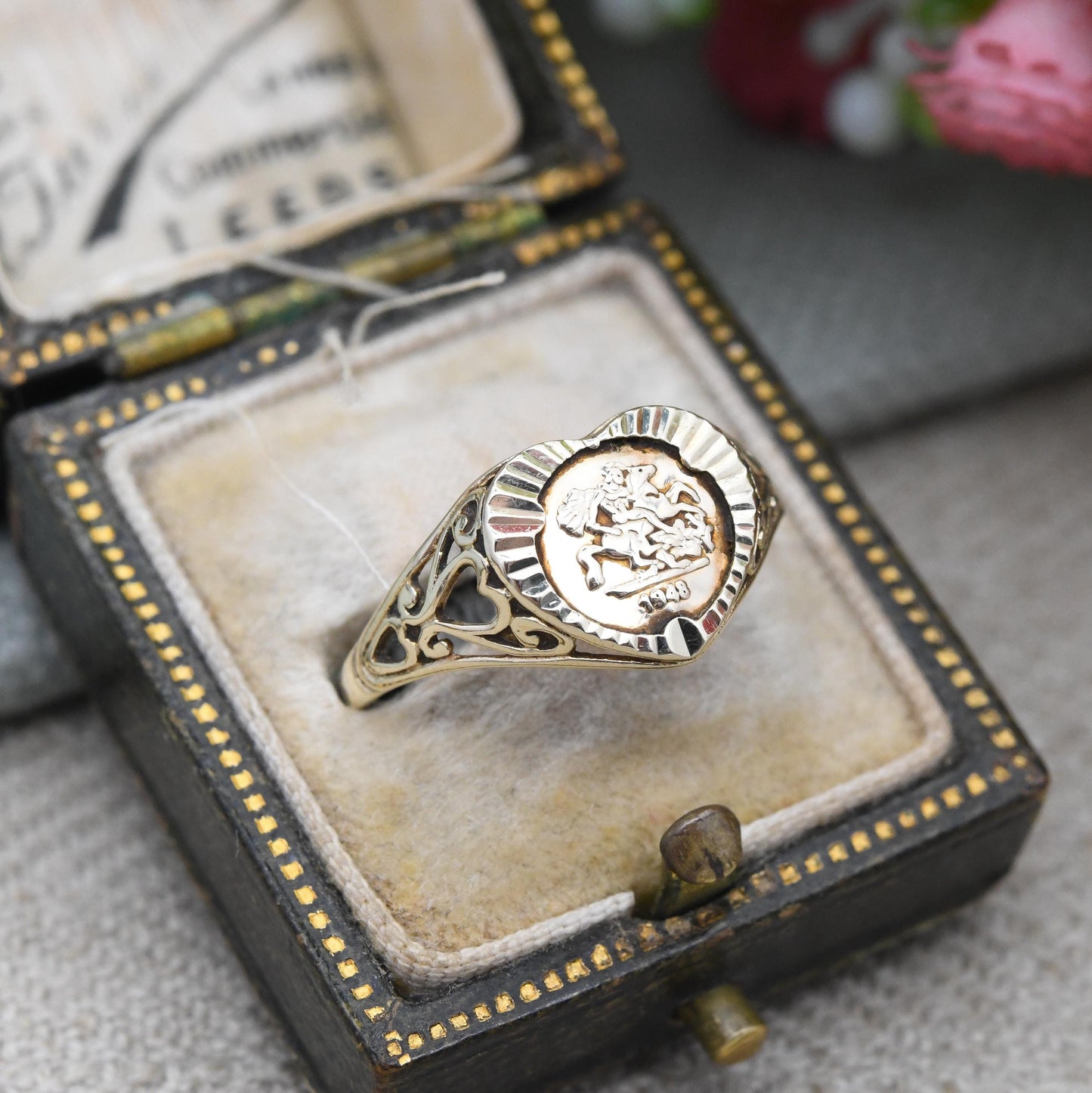 Vintage 9ct Gold Heart Signet Ring George and the Dragon Tallar Coin Token 1948 Date - Yellow Gold Fantasy | UK Size - O 1/2 US Size - 7 1/2