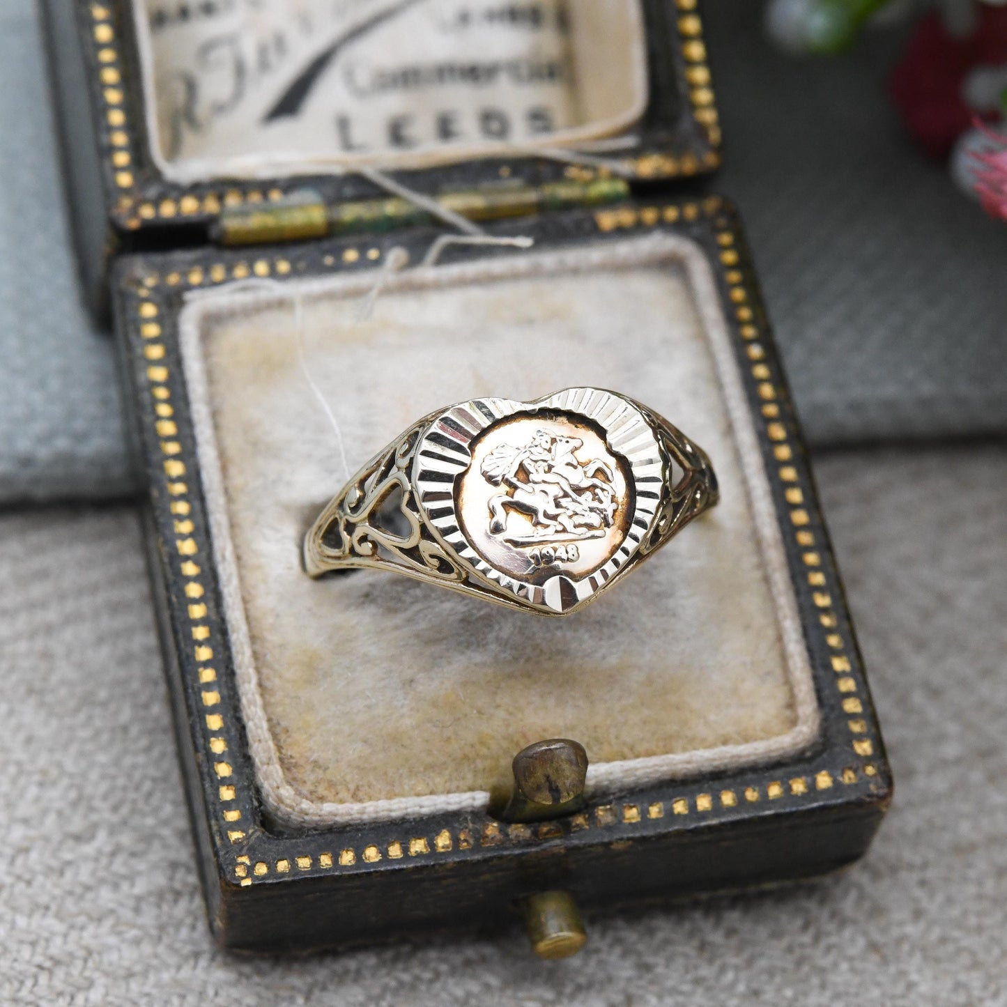 Vintage 9ct Gold Heart Signet Ring George and the Dragon Tallar Coin Token 1948 Date - Yellow Gold Fantasy | UK Size - O 1/2 US Size - 7 1/2