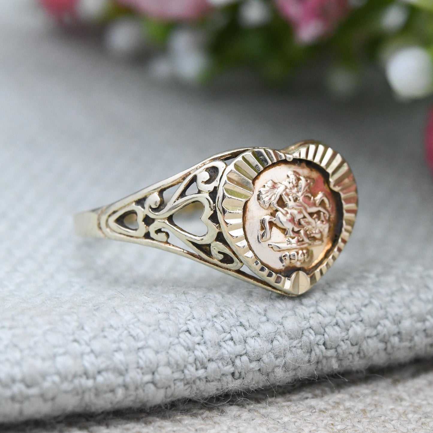Vintage 9ct Gold Heart Signet Ring George and the Dragon Tallar Coin Token 1948 Date - Yellow Gold Fantasy | UK Size - O 1/2 US Size - 7 1/2