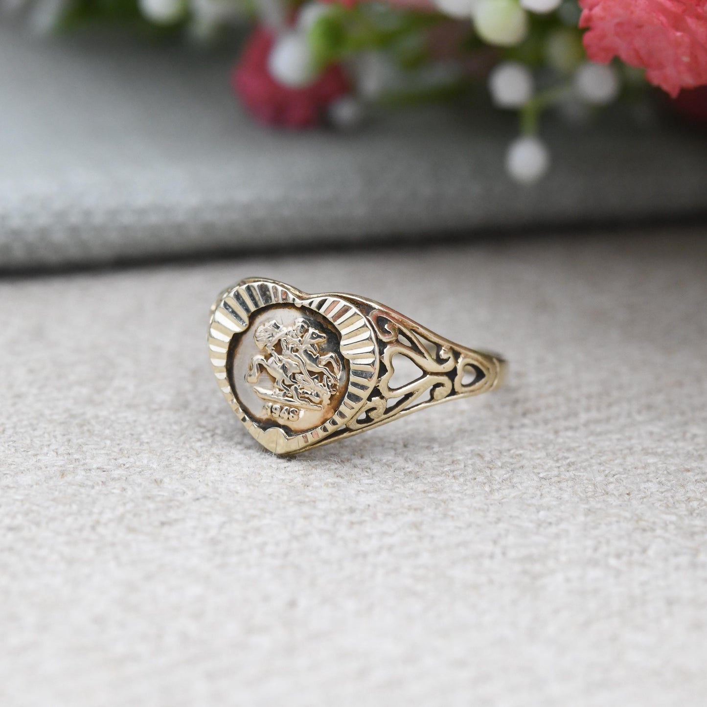 Vintage 9ct Gold Heart Signet Ring George and the Dragon Tallar Coin Token 1948 Date - Yellow Gold Fantasy | UK Size - O 1/2 US Size - 7 1/2