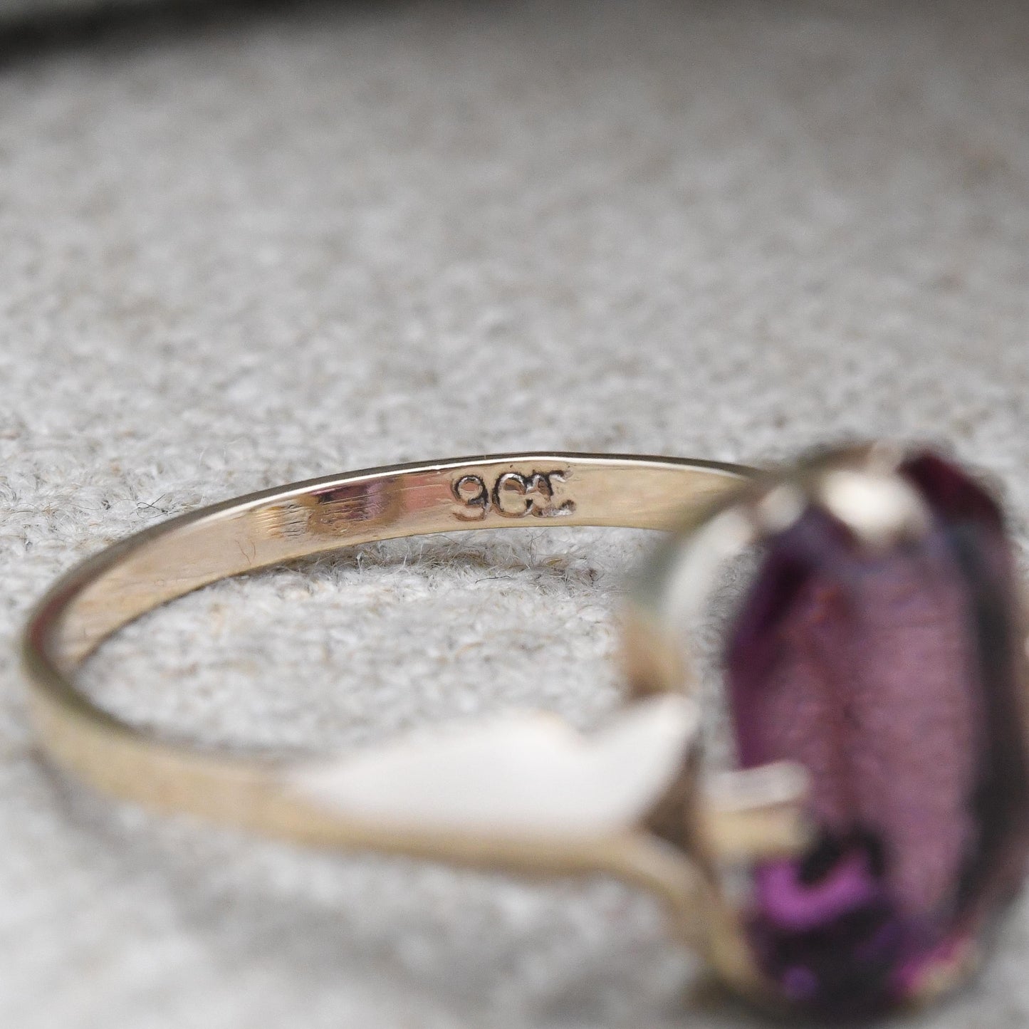 Antique Art Deco 9ct Gold Ring with Purple Paste Stone - Large Rectangle Colourful Glass Stone Pretty Gift | UK Size - J | US Size - 4 3/4