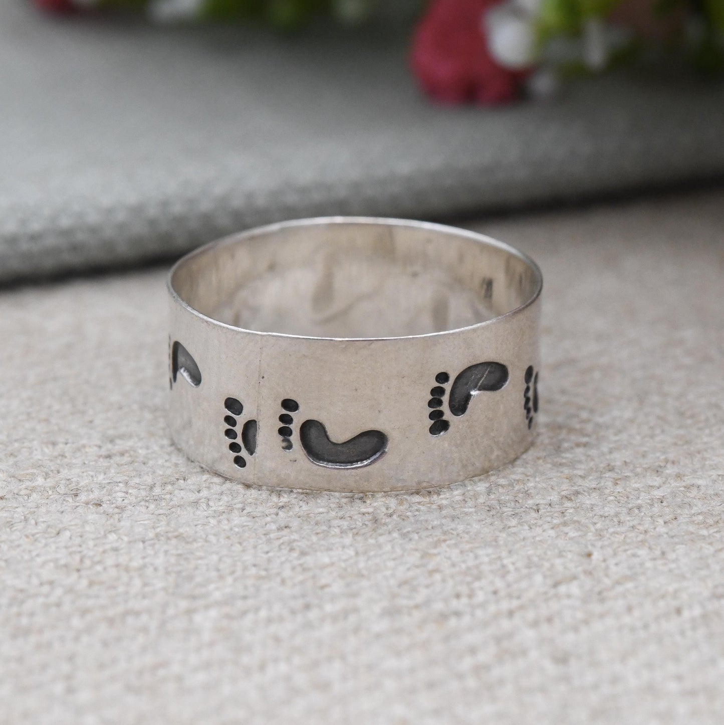 Vintage Sterling Silver Footprints Band Ring - Wide Band Minimal Style Everyday Unisex Silver Jewellery | UK Size - W | US Size - 11