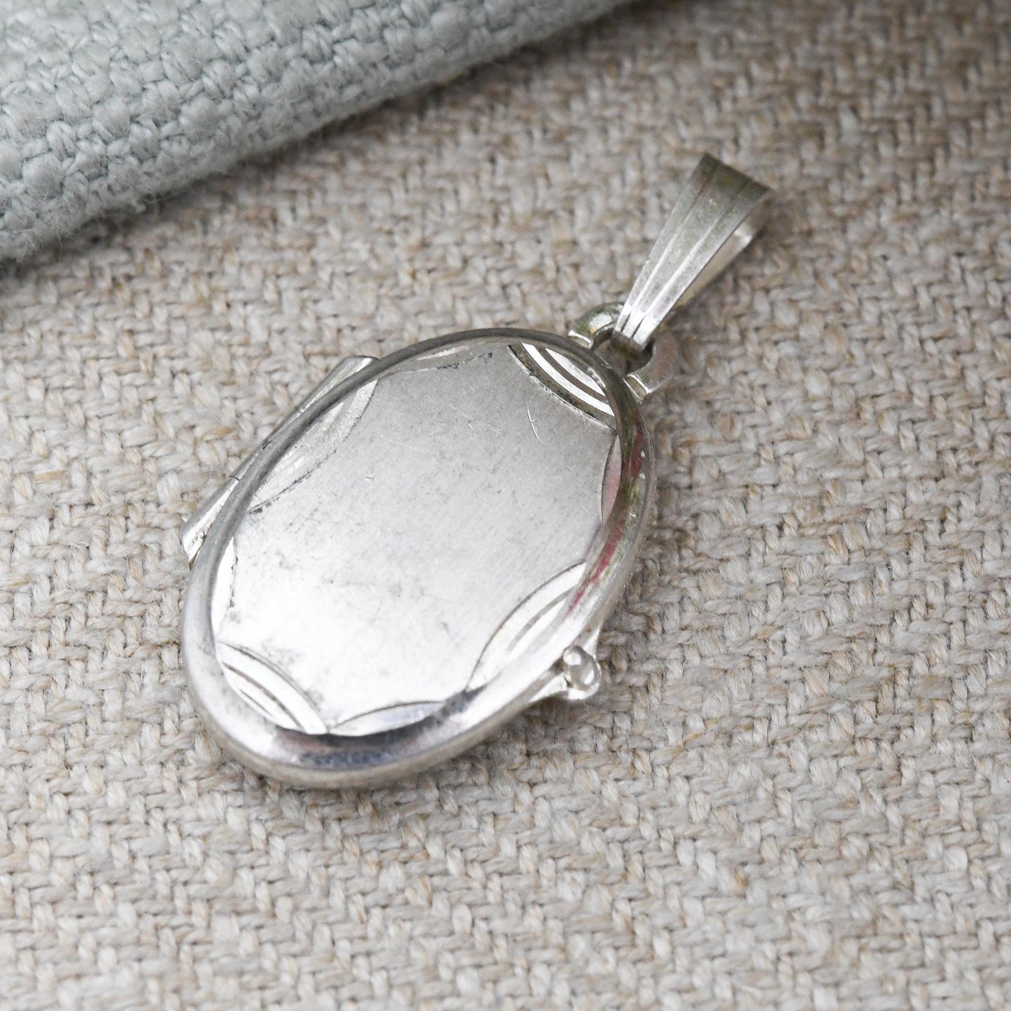 Vintage Sterling Silver Locket Pendant by Kordes and Lichtenfels K&L - Small Oval Shape Locket | Pretty Gift for Her | Charm Necklace Stack