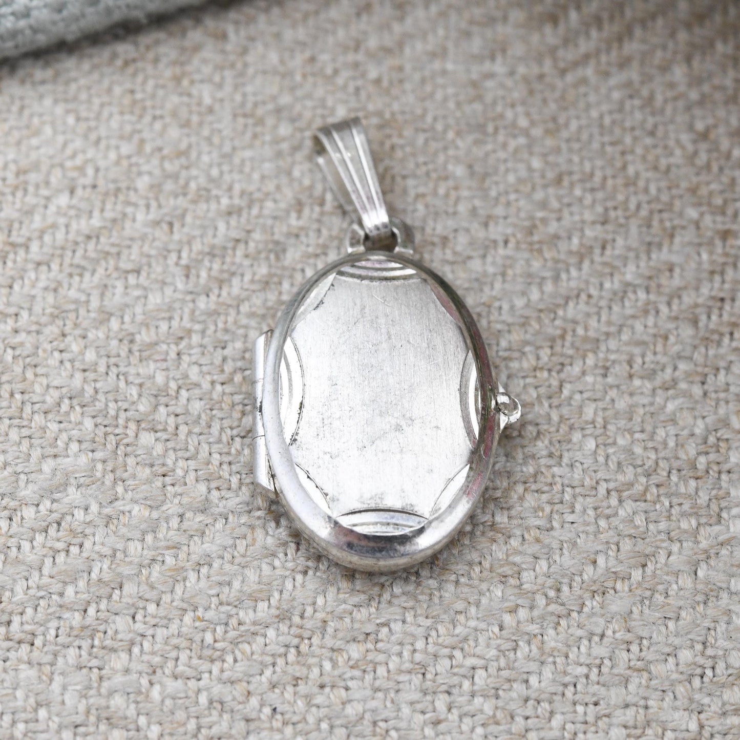 Vintage Sterling Silver Locket Pendant by Kordes and Lichtenfels K&L - Small Oval Shape Locket | Pretty Gift for Her | Charm Necklace Stack
