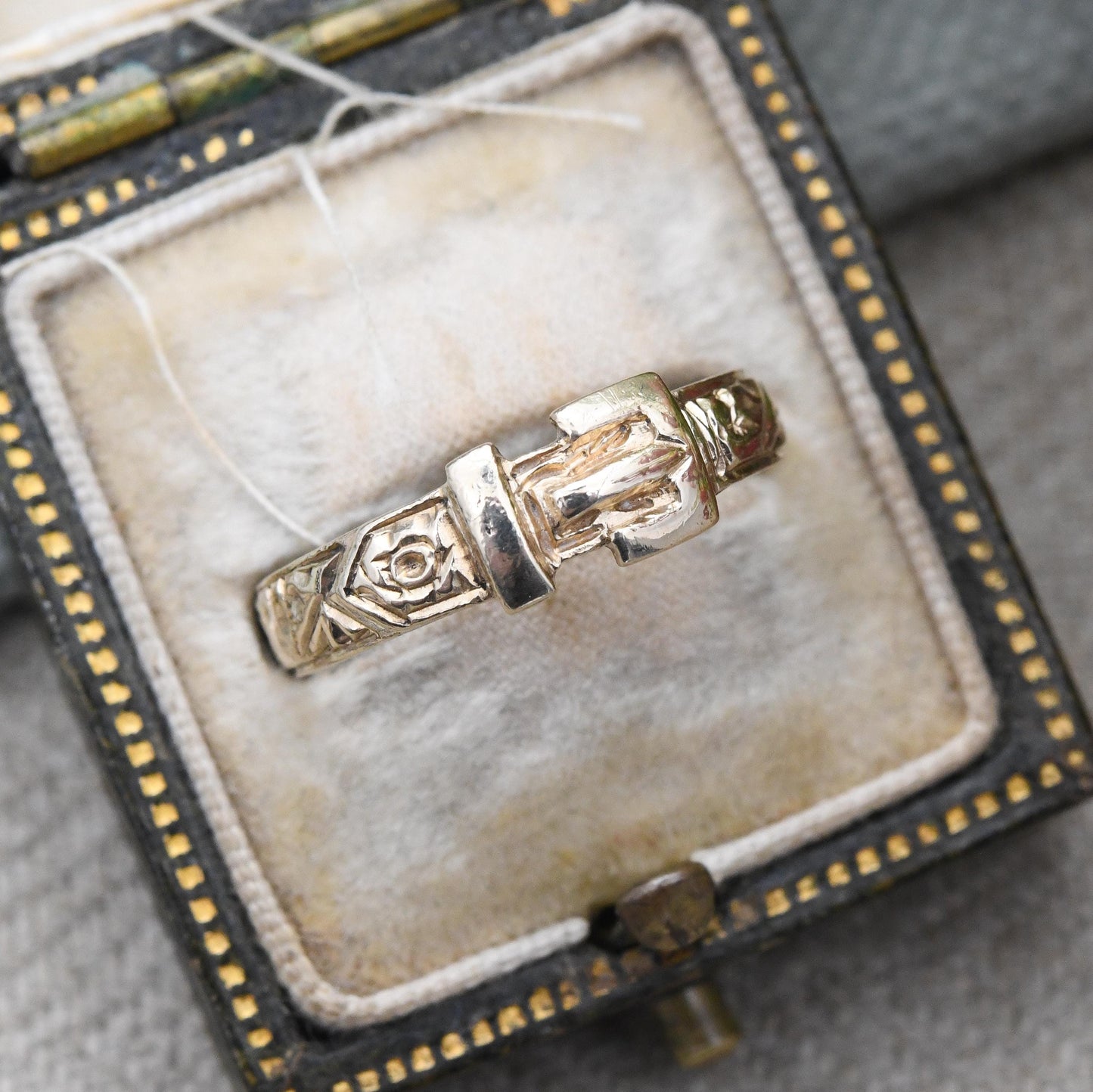 Vintage 9ct Gold Buckle Ring 1982 with Ornate Scrolling Design - Victorian Style Belt Buckle Gold Band | UK Size - M 1/2 | US Size - 6 1/2